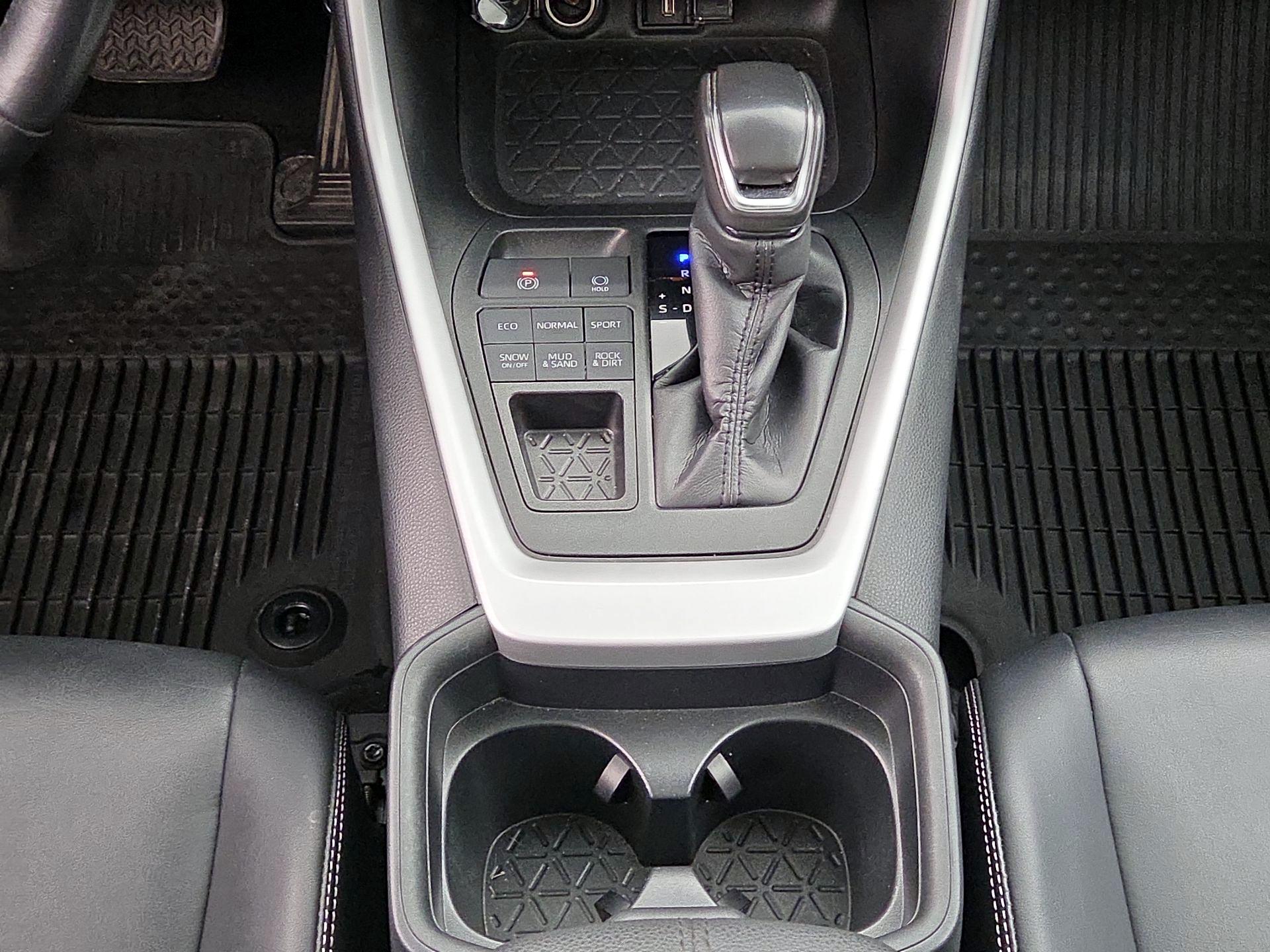 Thumbnail: 2020 Toyota RAV4 - 17