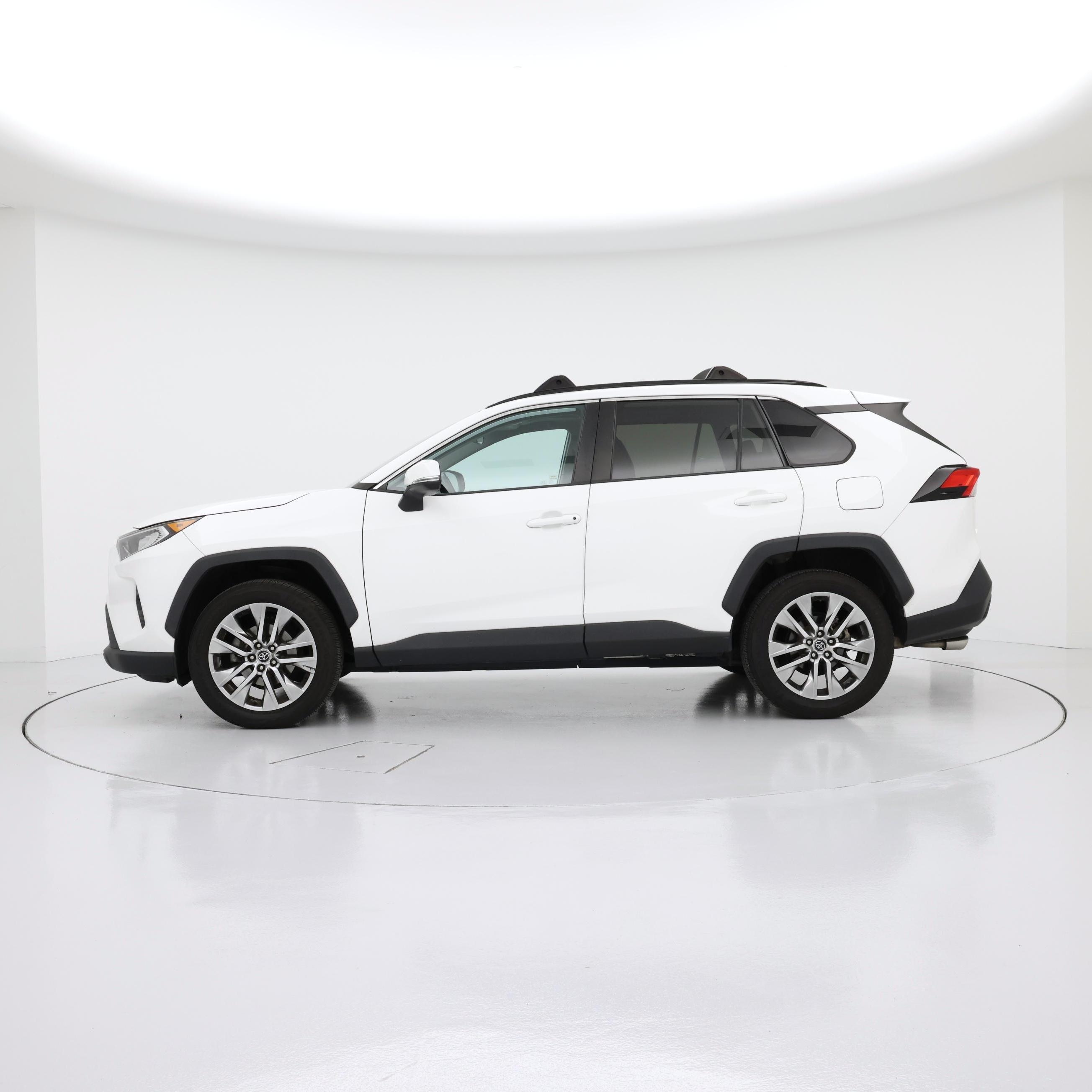 Thumbnail: 2020 Toyota RAV4 - 3