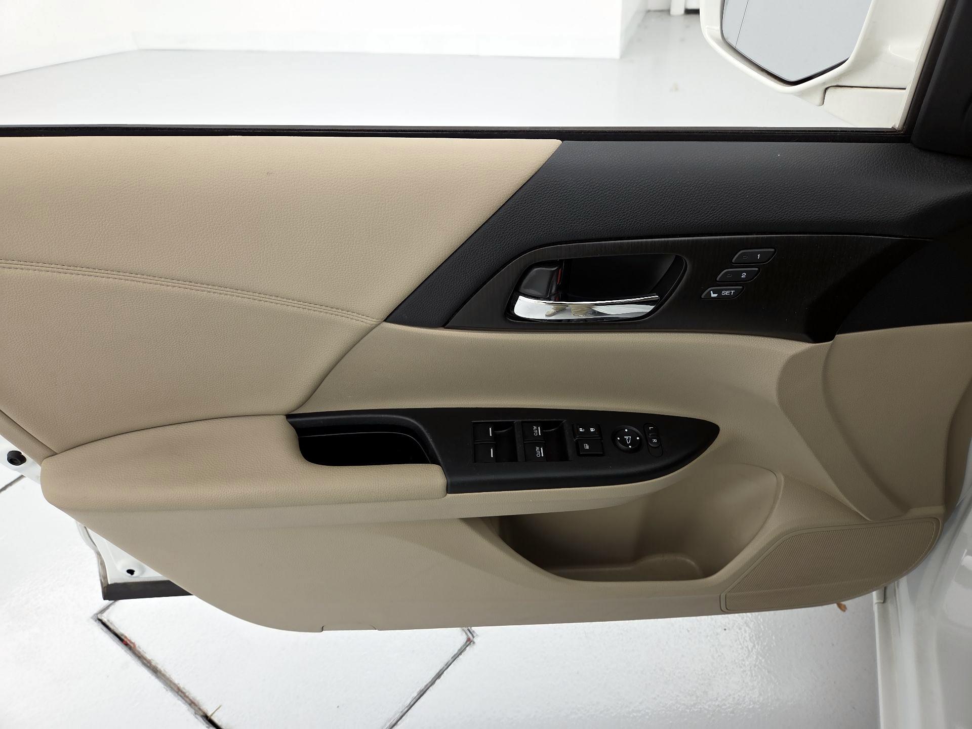 Thumbnail: 2015 Honda Accord - 12