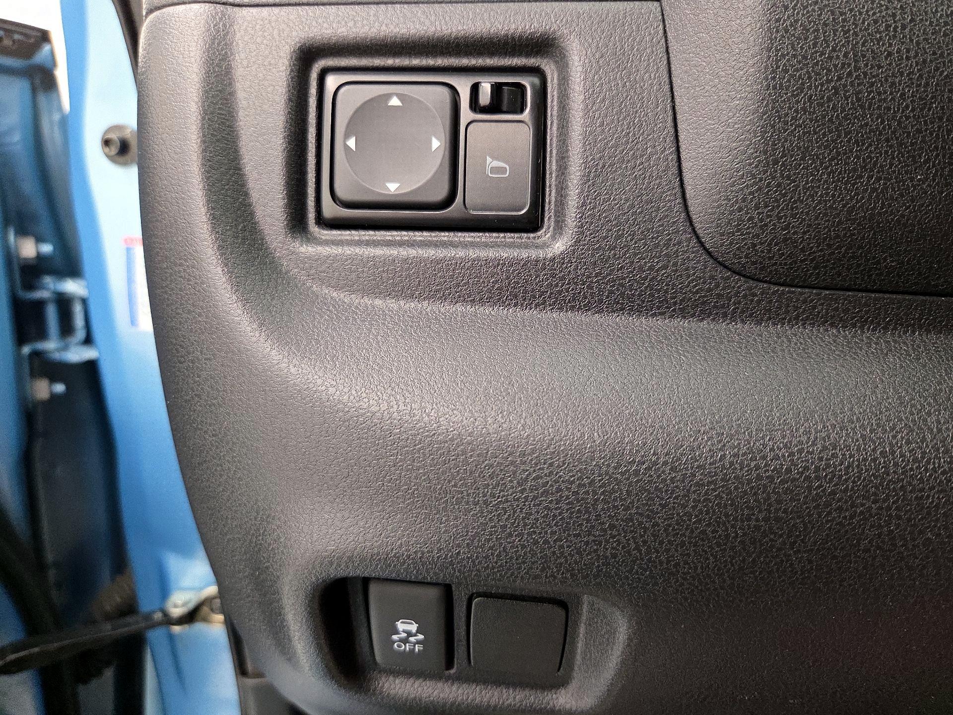 Thumbnail: 2015 Nissan Versa Note - 13