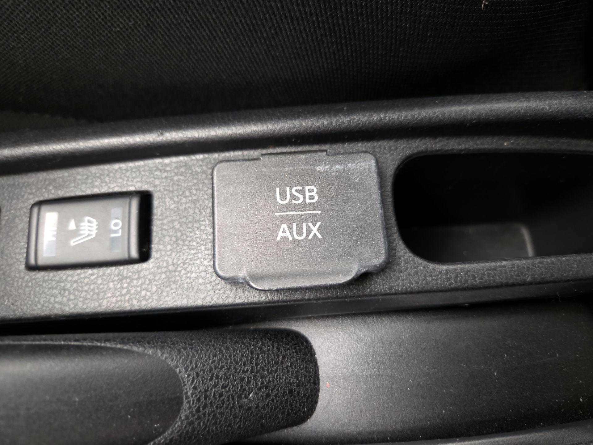 Thumbnail: 2015 Nissan Versa Note - 19