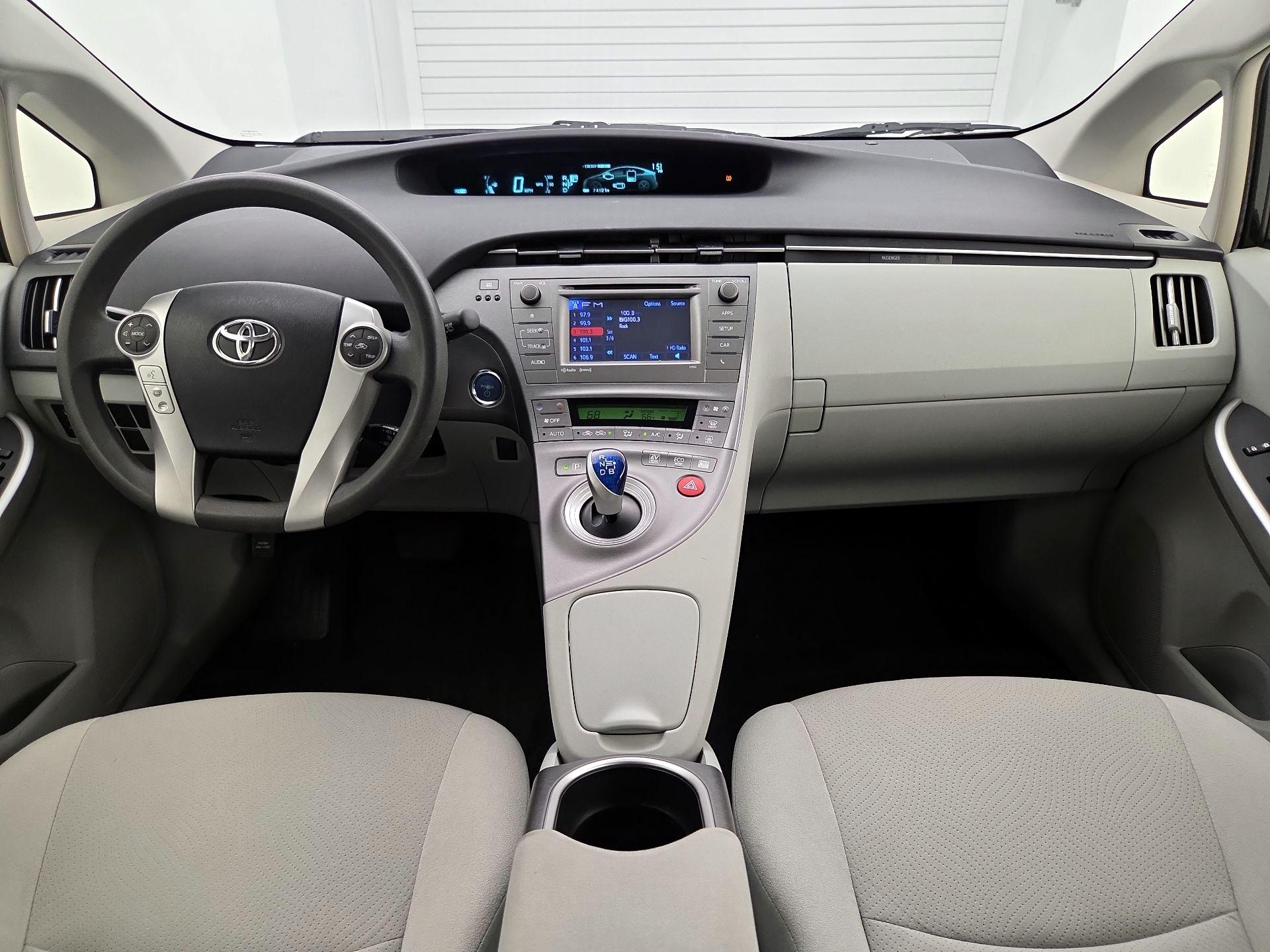Thumbnail: 2014 Toyota Prius - 9