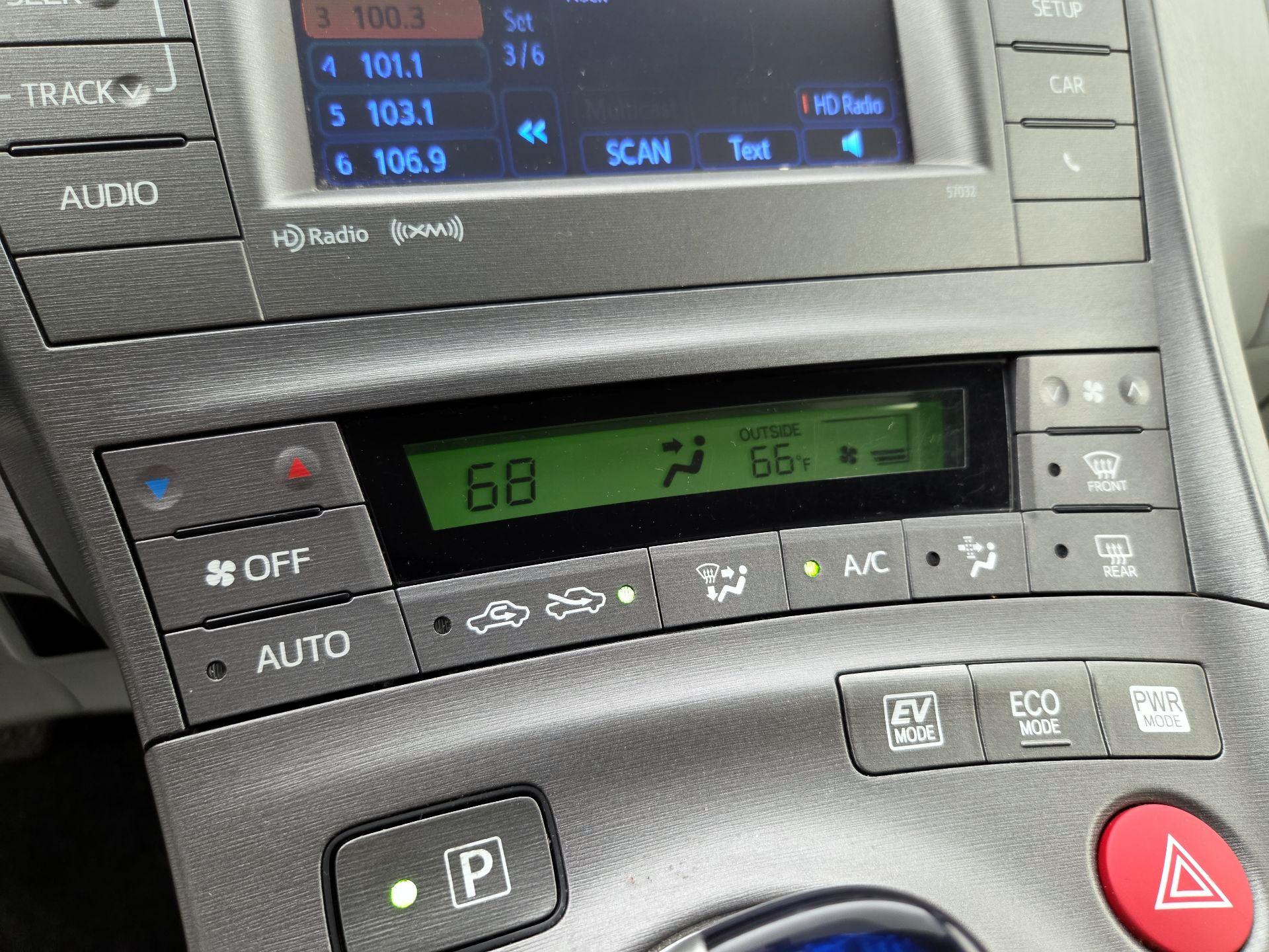 Thumbnail: 2014 Toyota Prius - 16