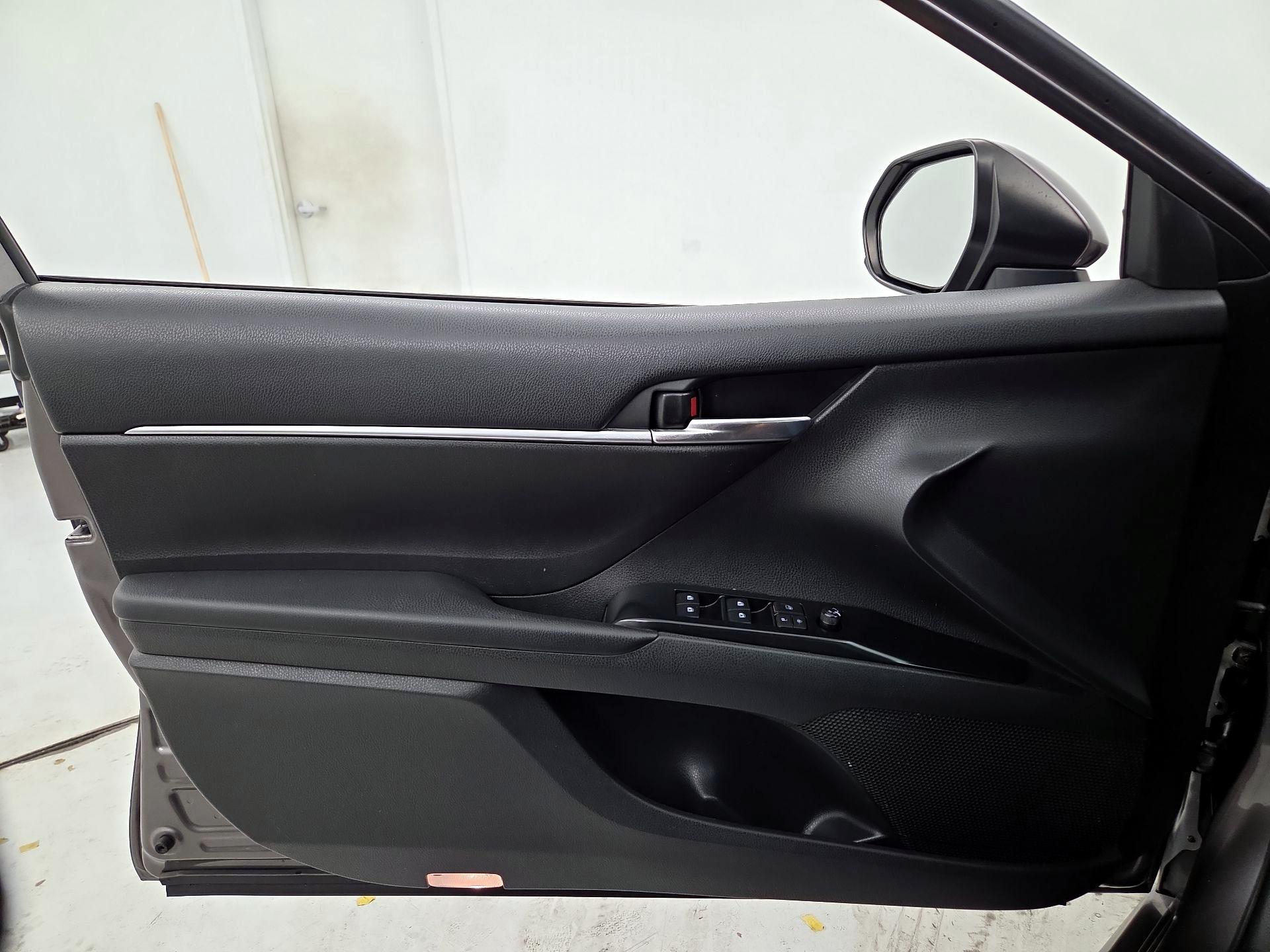 Thumbnail: 2019 Toyota Camry - 12