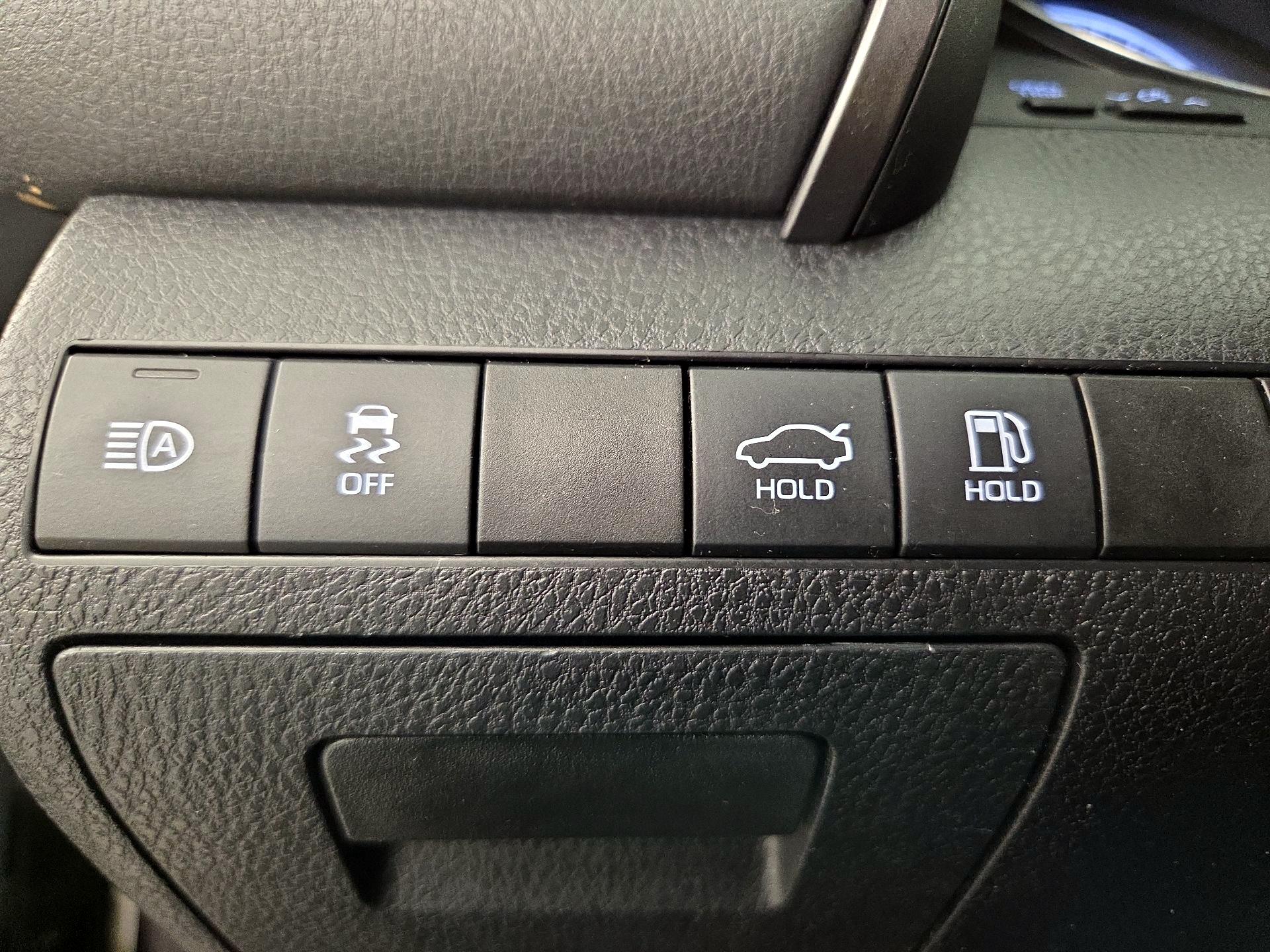 Thumbnail: 2019 Toyota Camry - 13