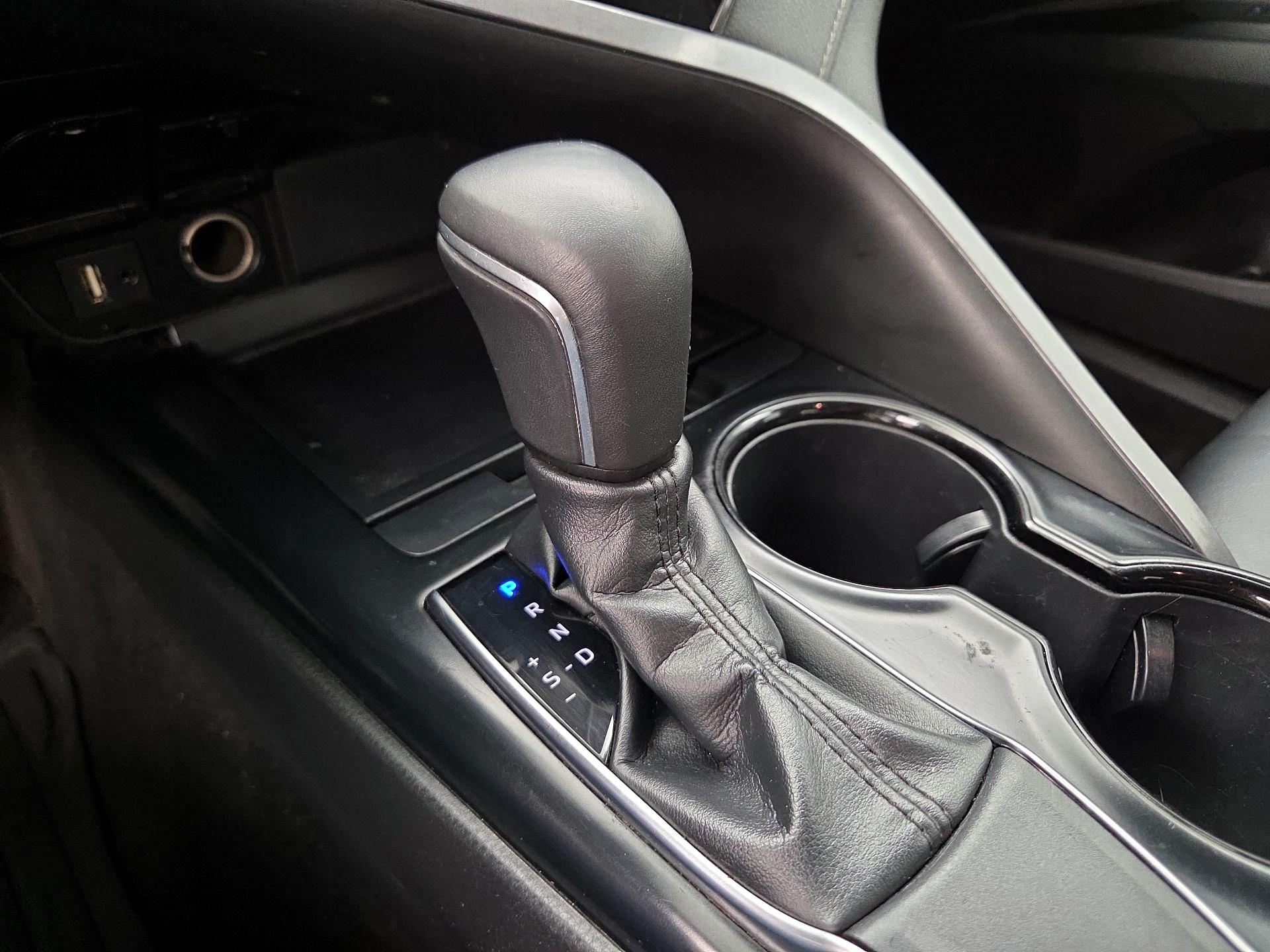 Thumbnail: 2019 Toyota Camry - 18