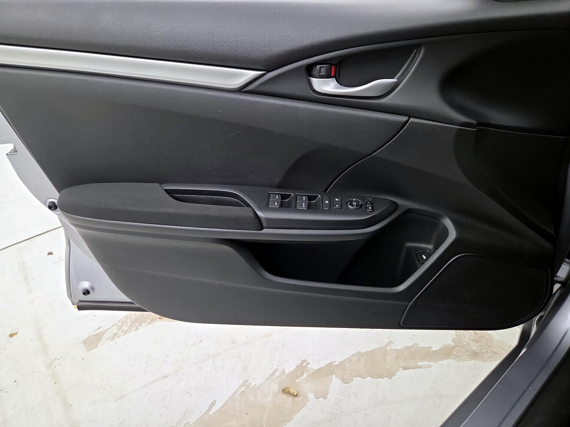 Thumbnail: 2016 Honda Civic - 12