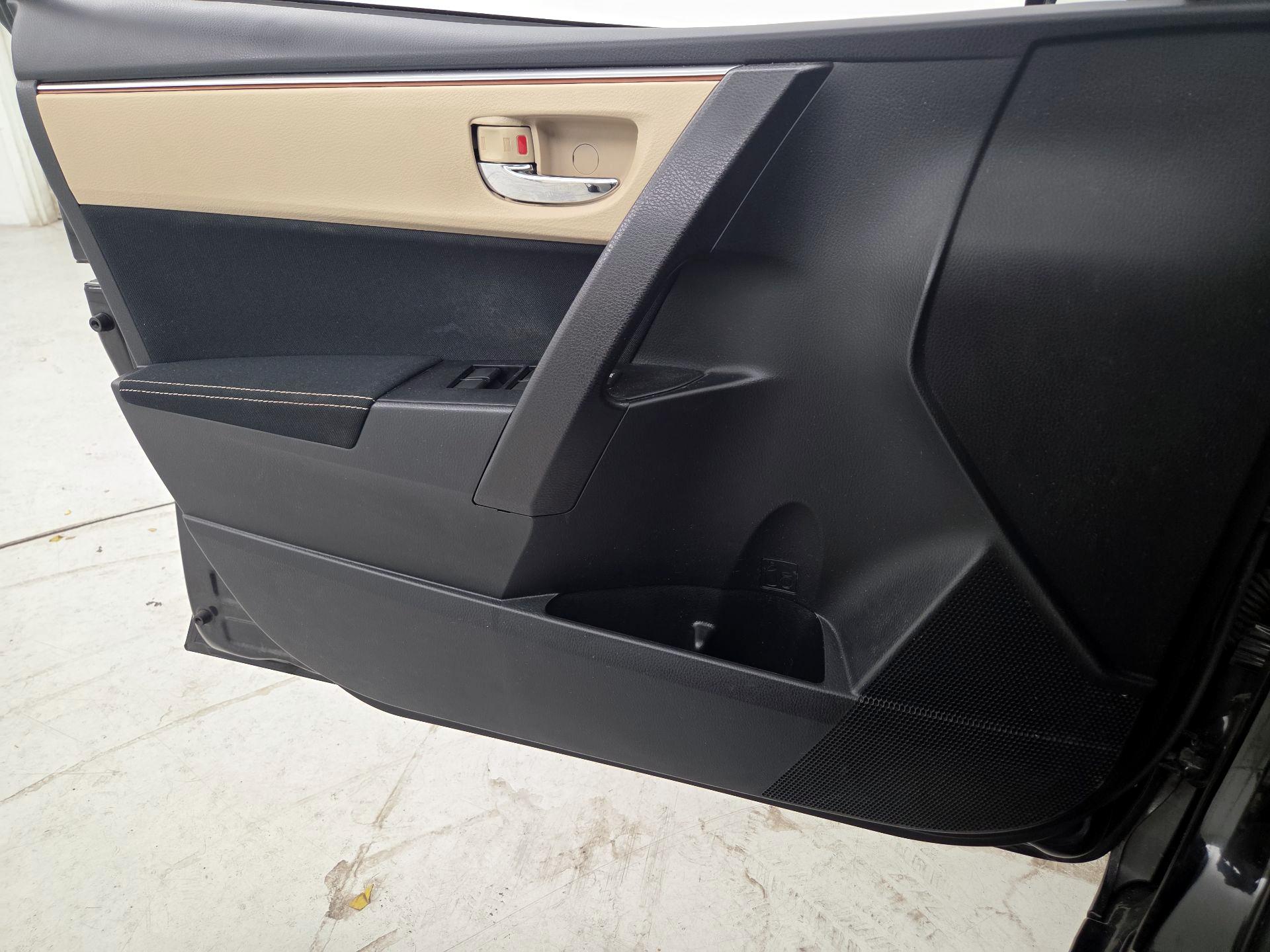 Thumbnail: 2015 Toyota Corolla - 12