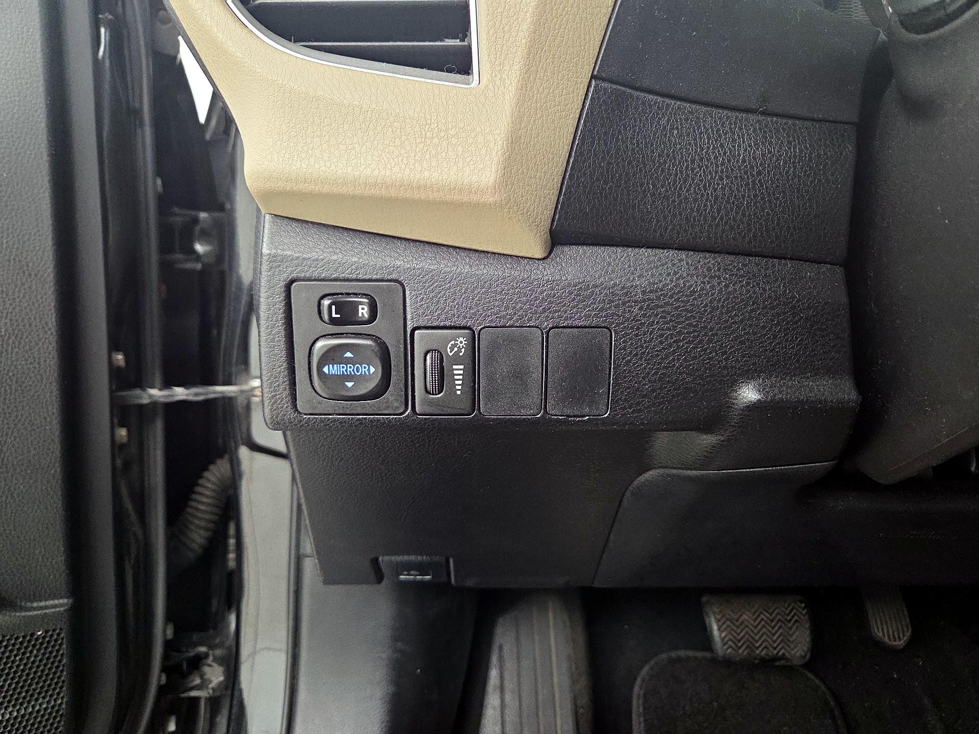 Thumbnail: 2015 Toyota Corolla - 13