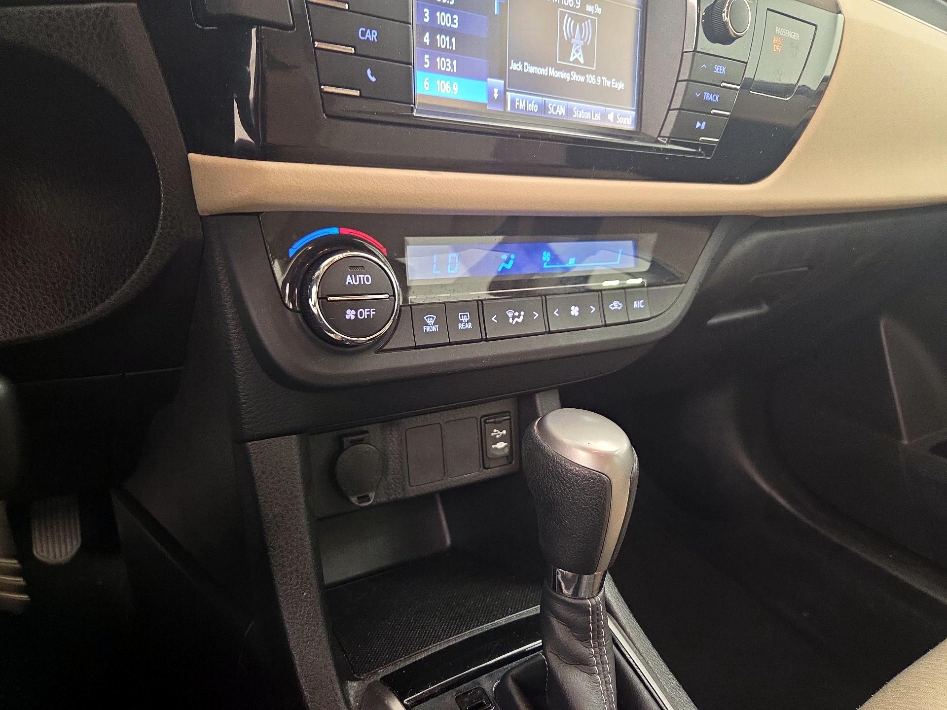 Thumbnail: 2015 Toyota Corolla - 16