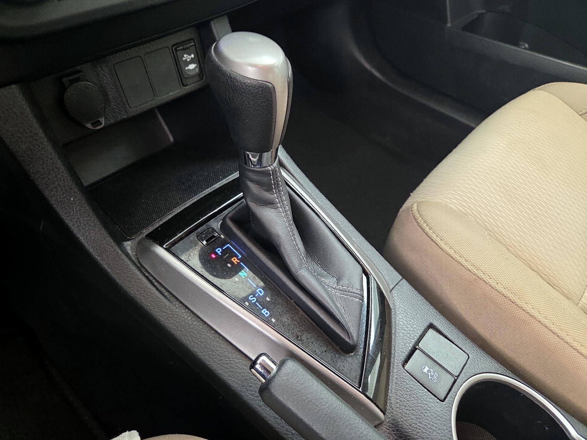 Thumbnail: 2015 Toyota Corolla - 17