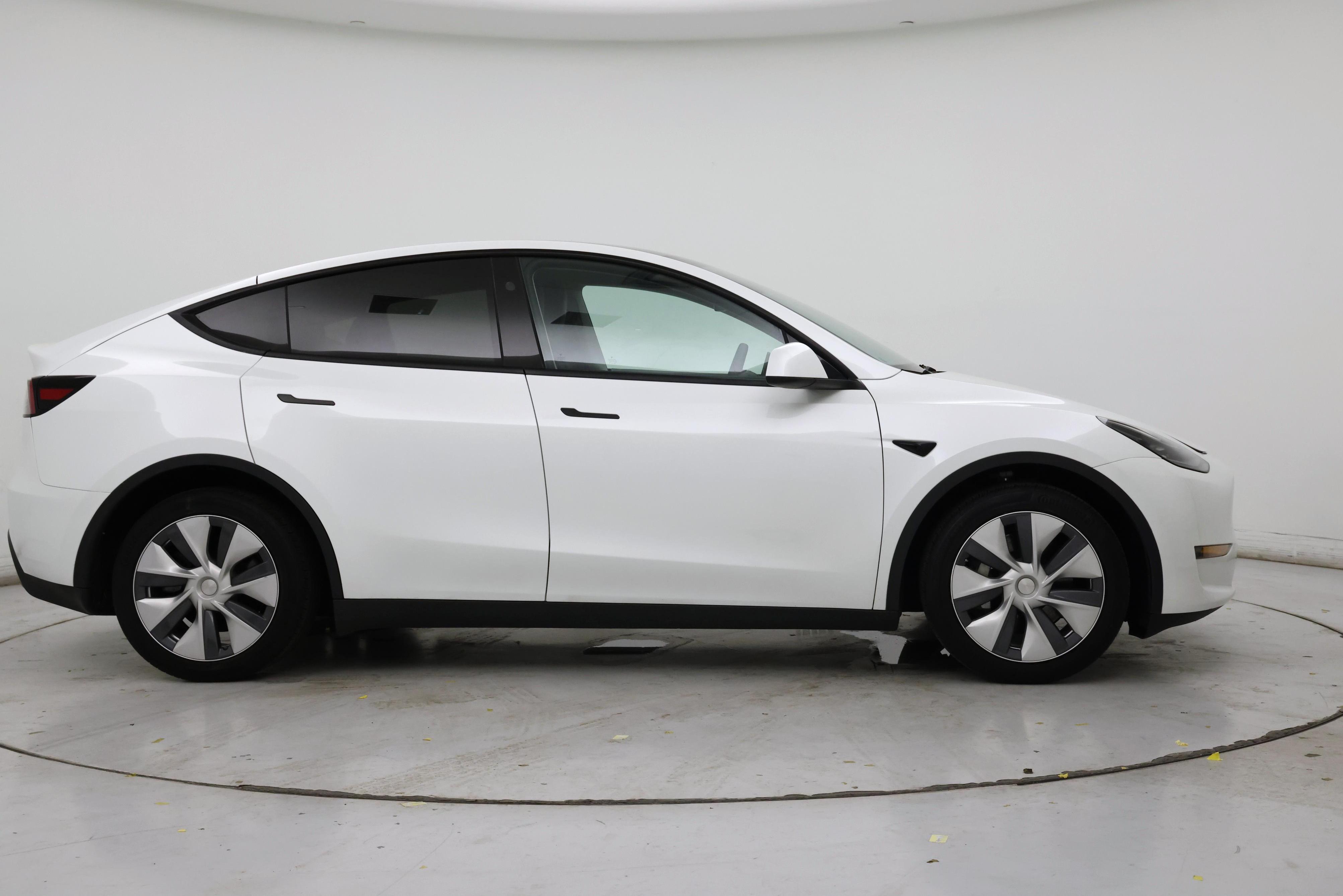 Thumbnail: 2023 Tesla Model Y - 7