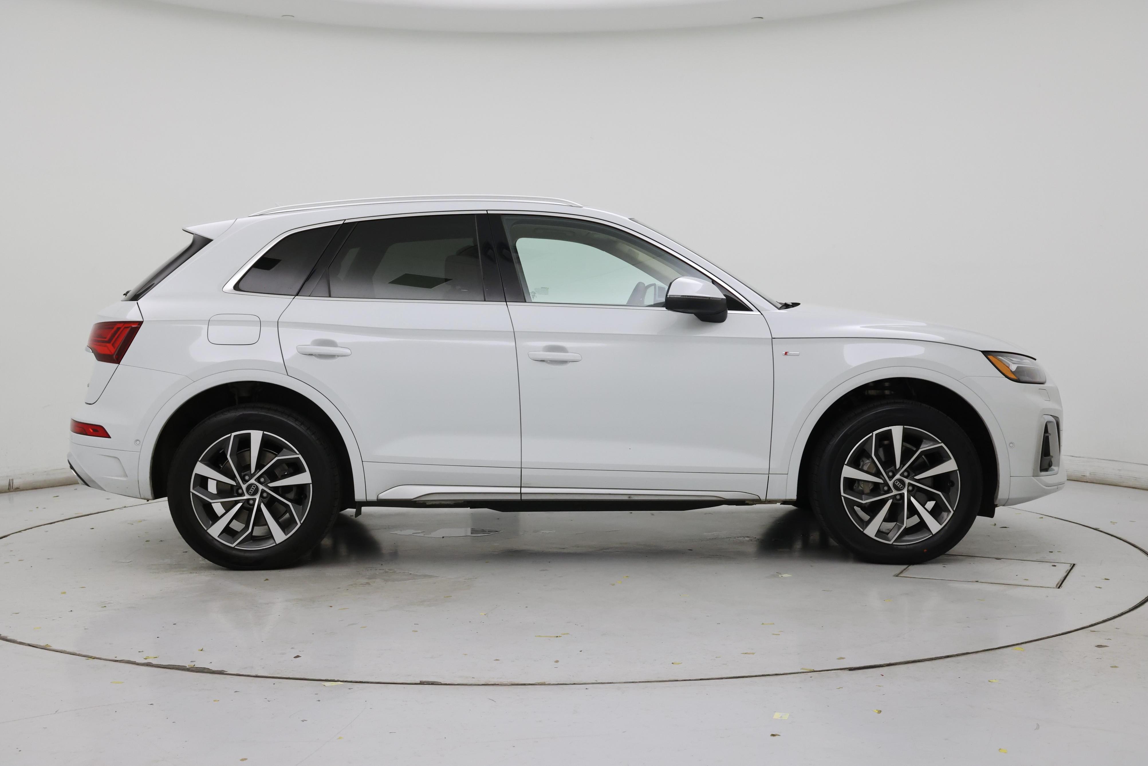 Thumbnail: 2023 Audi Q5 - 7
