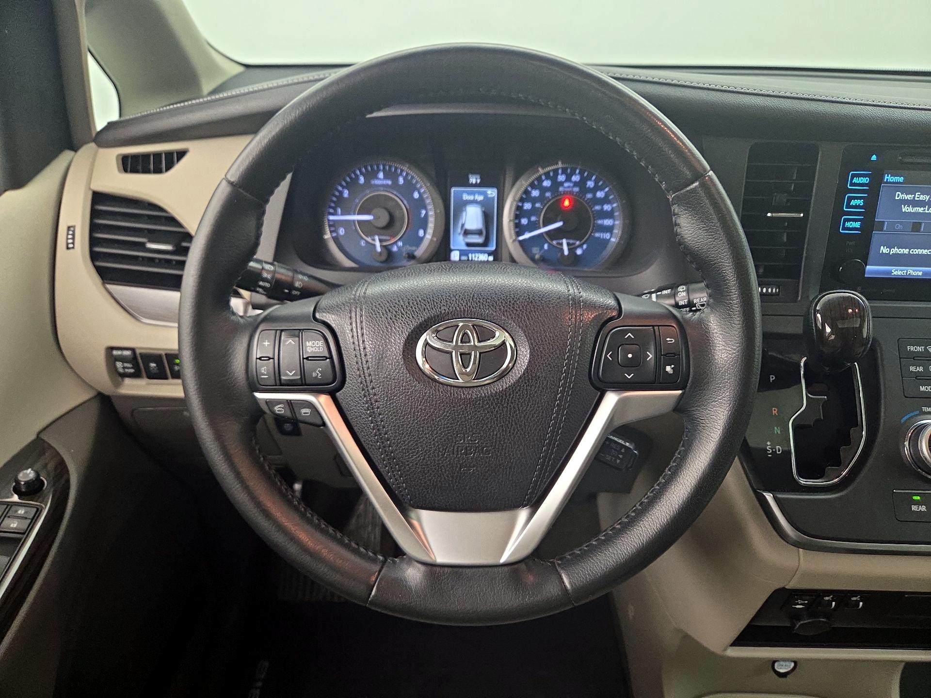 Thumbnail: 2016 Toyota Sienna - 10