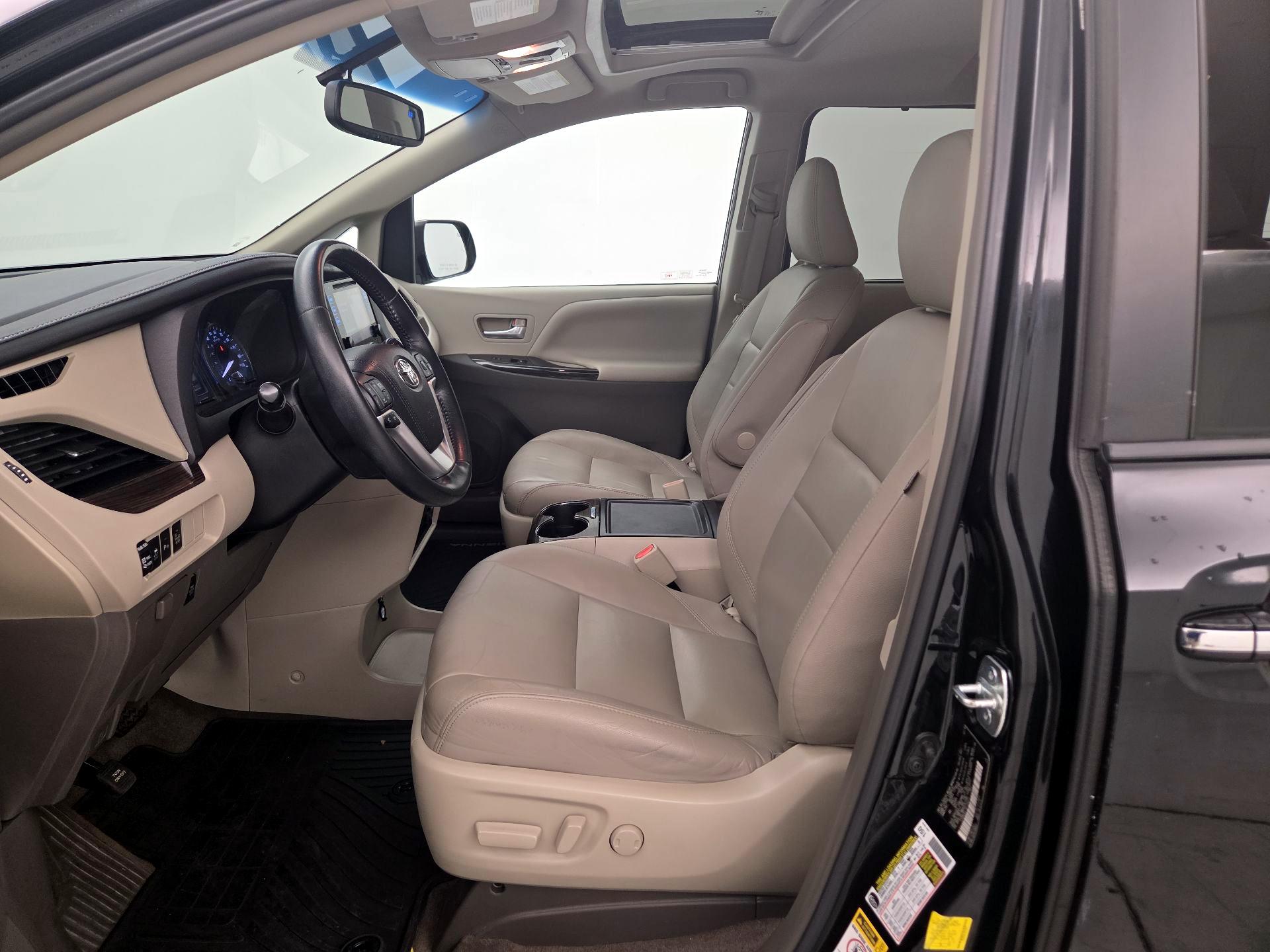 Thumbnail: 2016 Toyota Sienna - 11