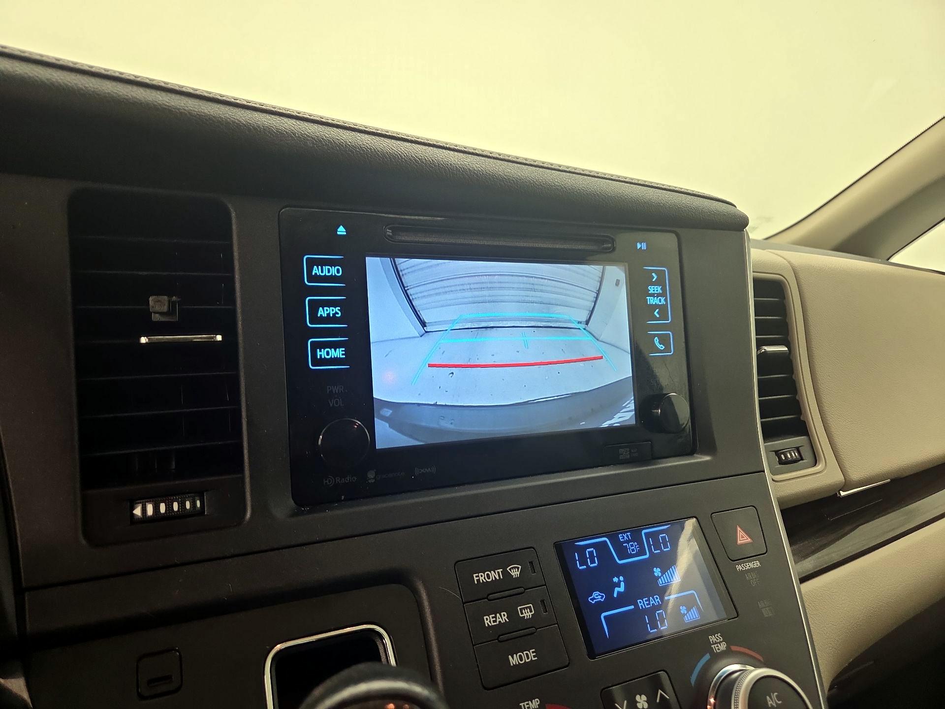 Thumbnail: 2016 Toyota Sienna - 15