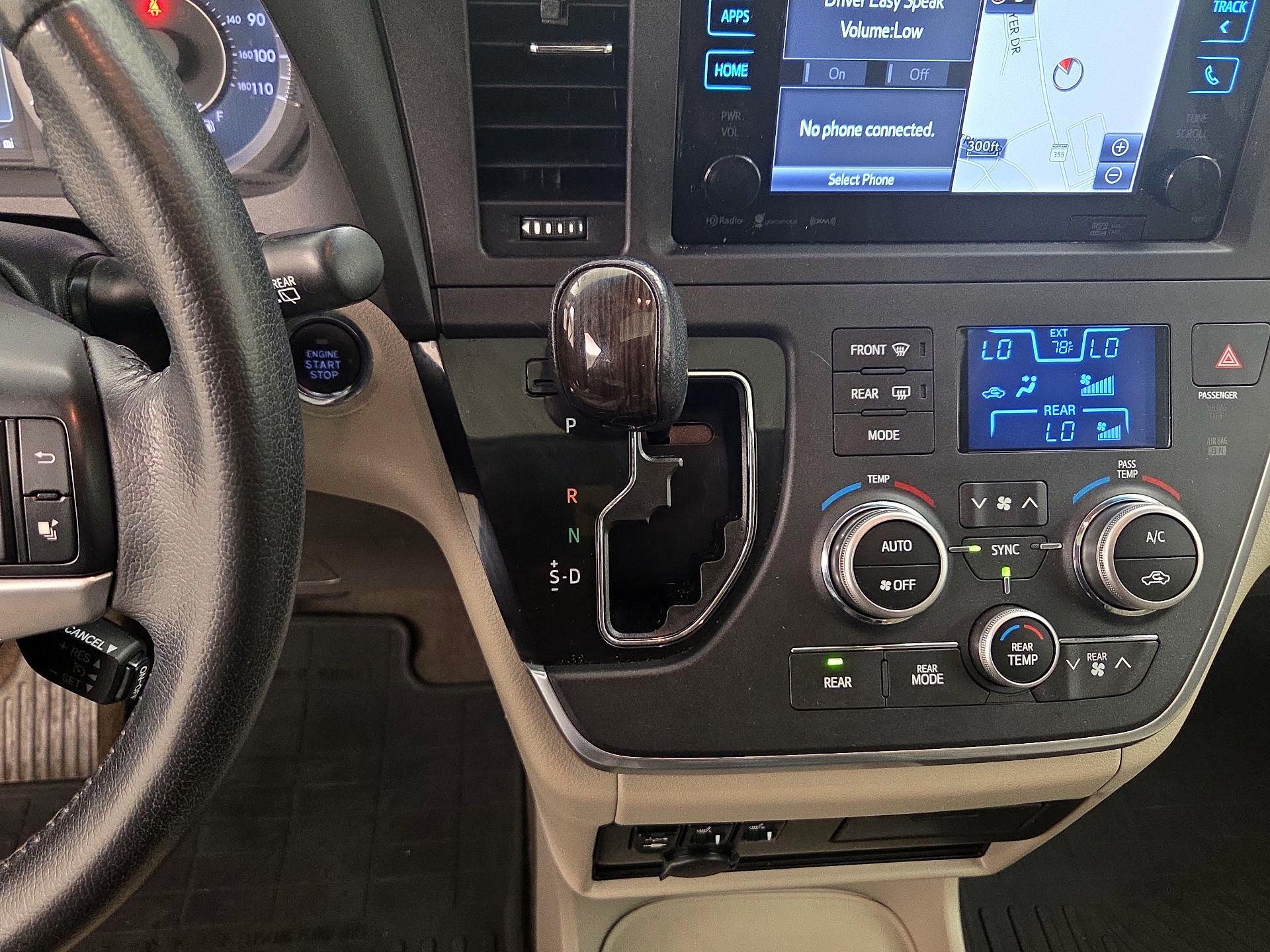 Thumbnail: 2016 Toyota Sienna - 18