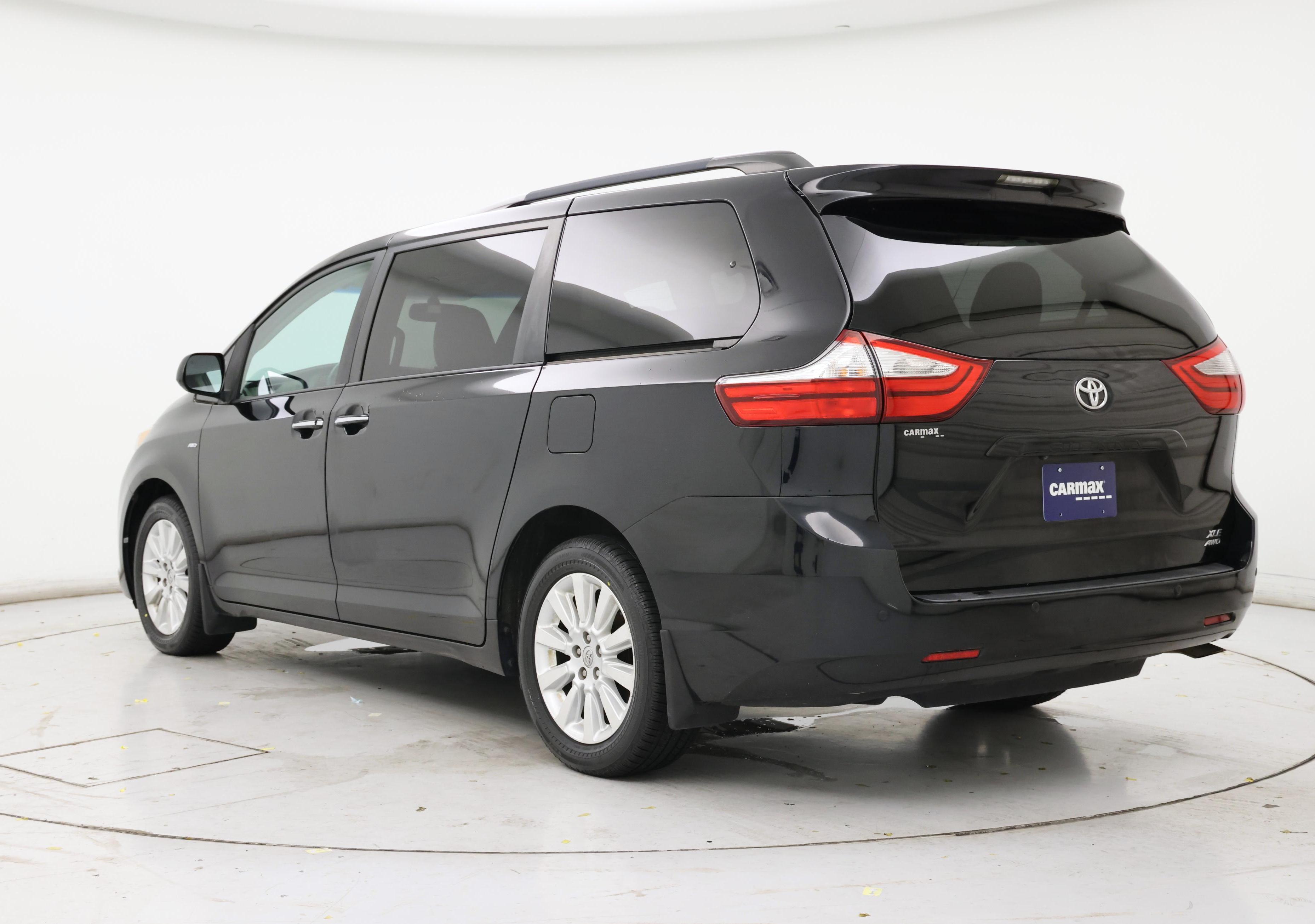 Thumbnail: 2016 Toyota Sienna - 2