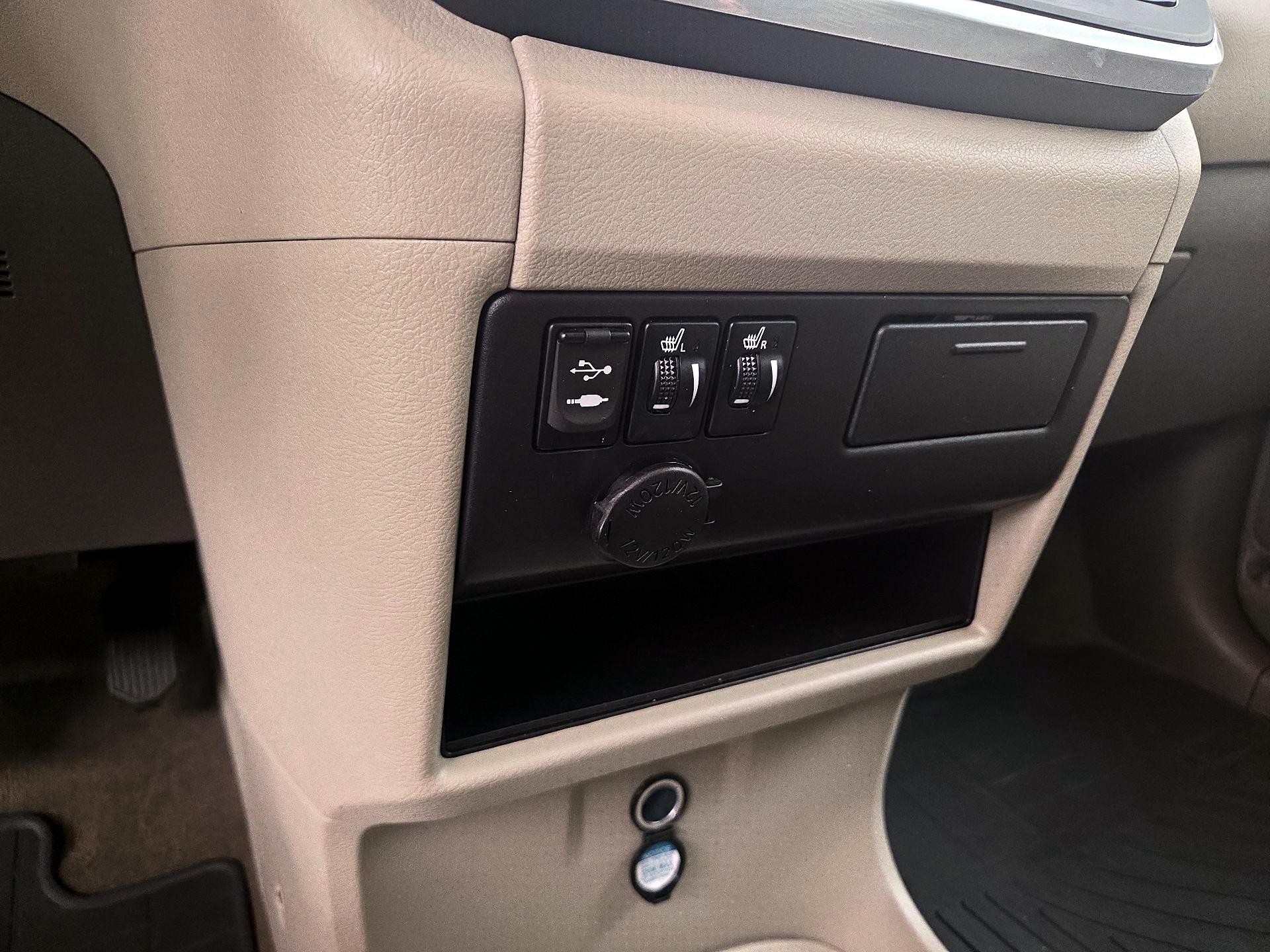 Thumbnail: 2016 Toyota Sienna - 19