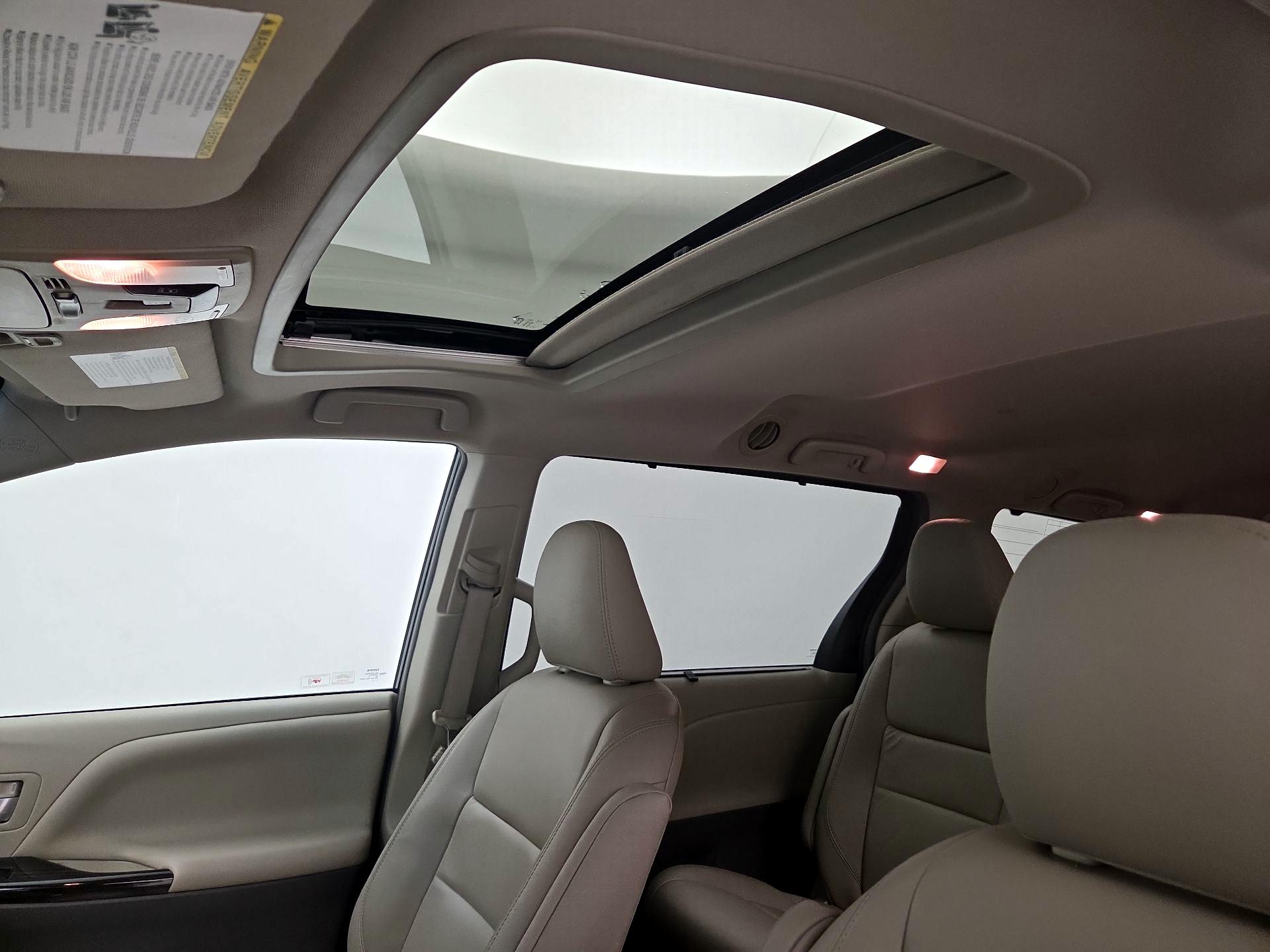 Thumbnail: 2016 Toyota Sienna - 20