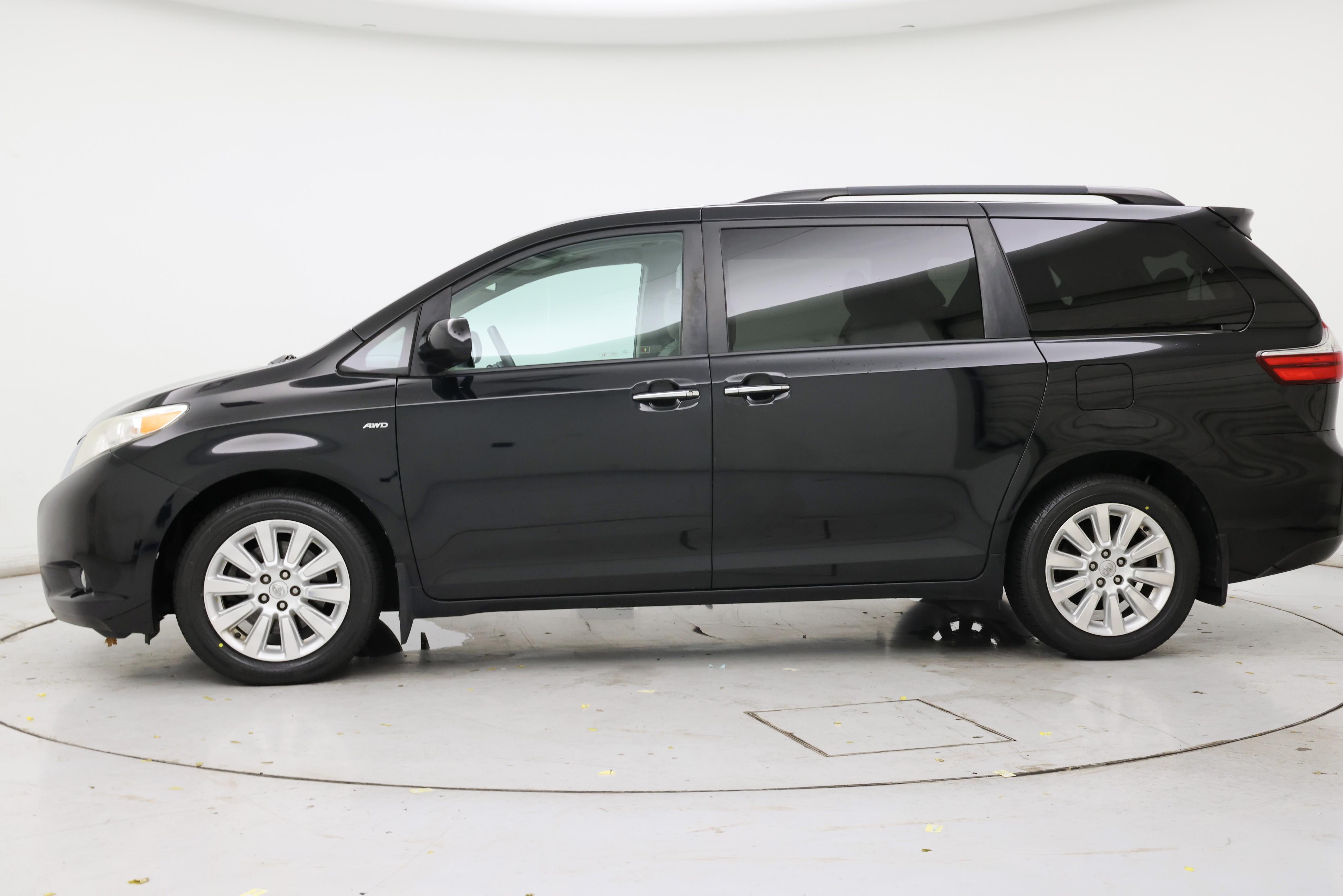 Thumbnail: 2016 Toyota Sienna - 3