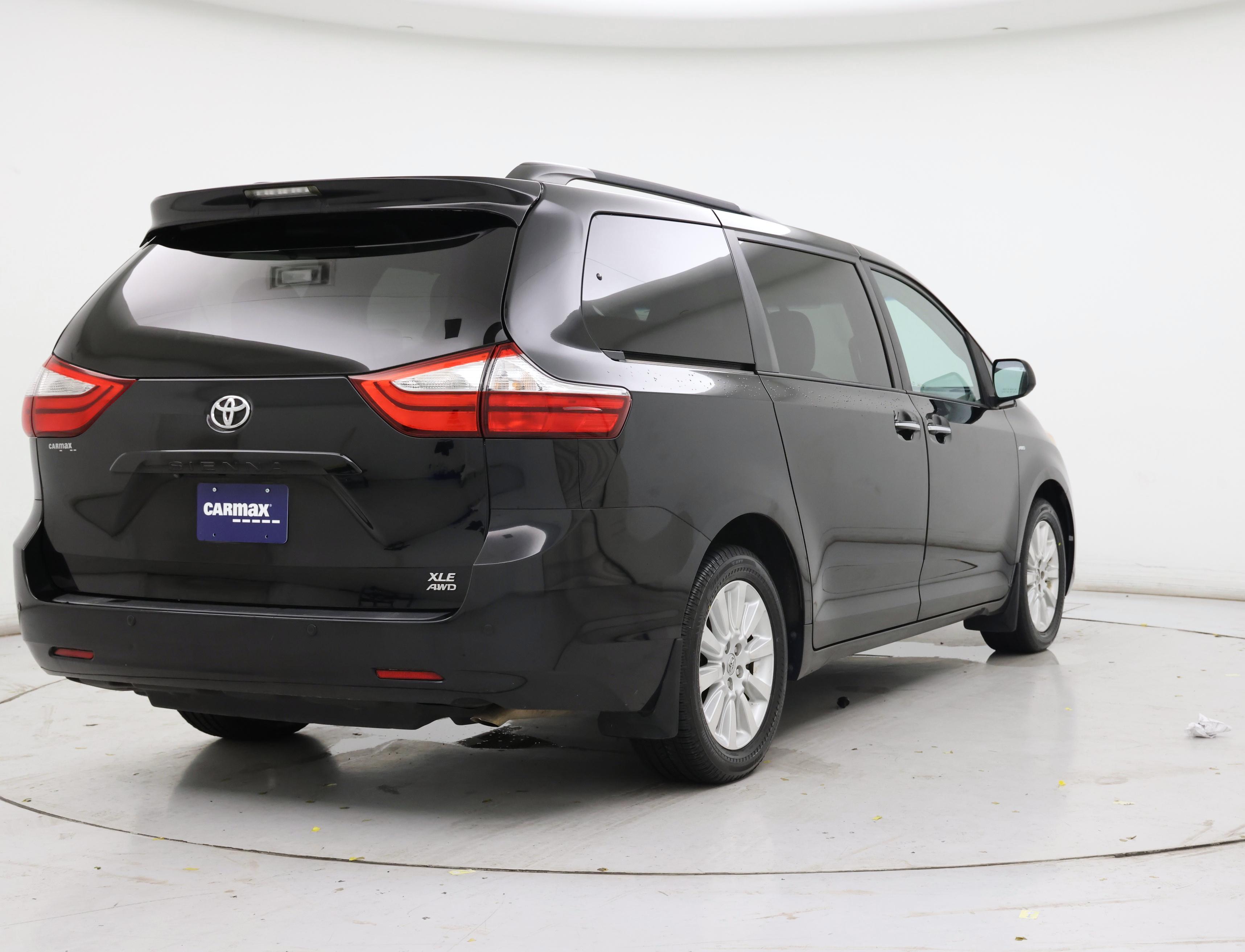 Thumbnail: 2016 Toyota Sienna - 8