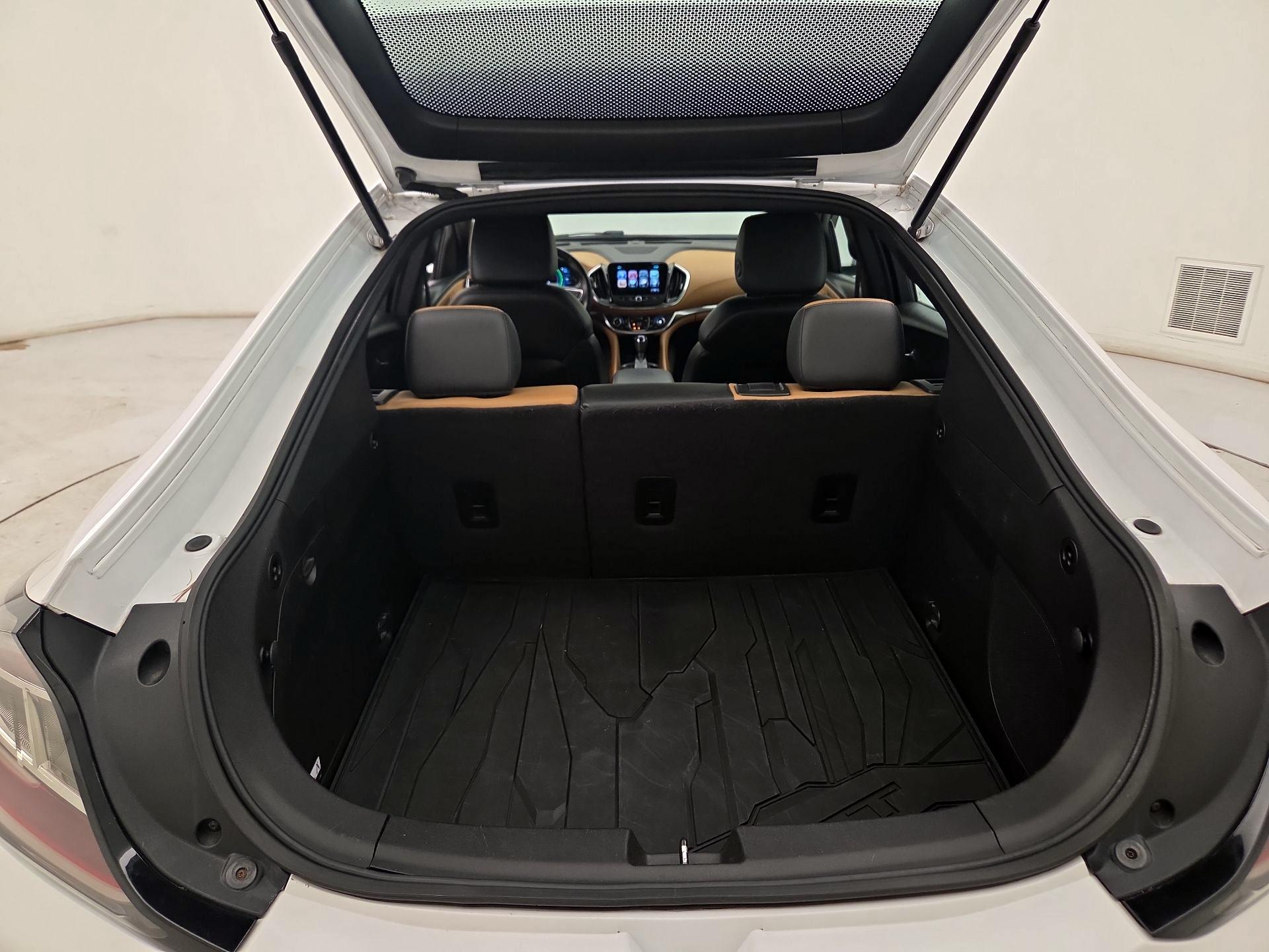 Thumbnail: 2017 Chevrolet Volt - 20