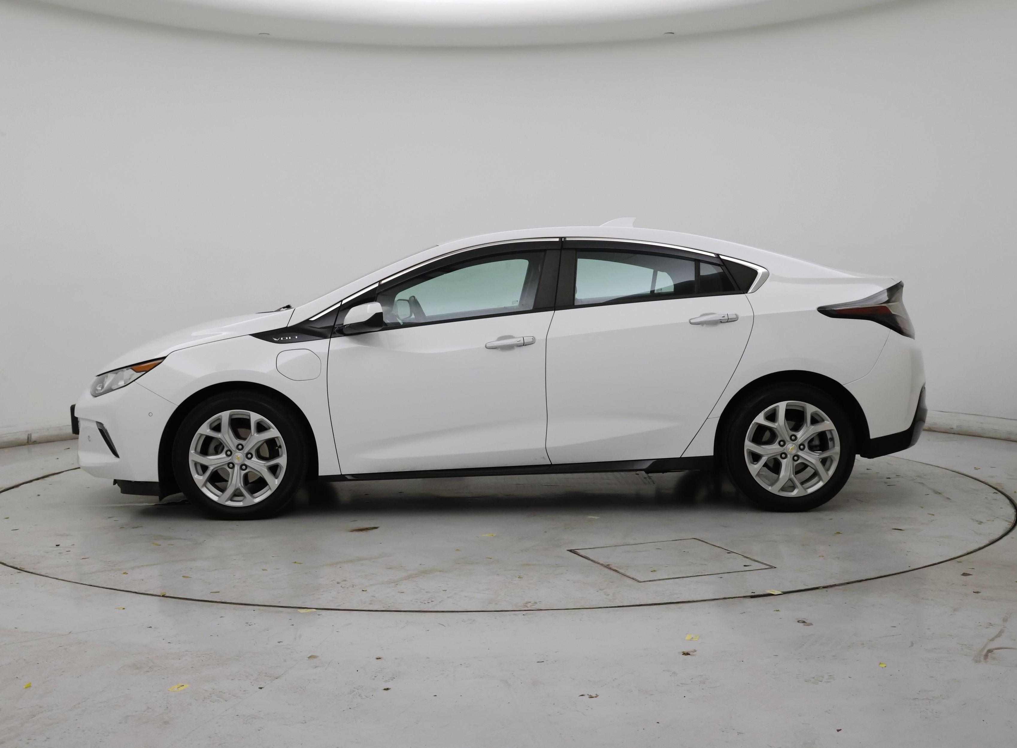 Thumbnail: 2017 Chevrolet Volt - 3