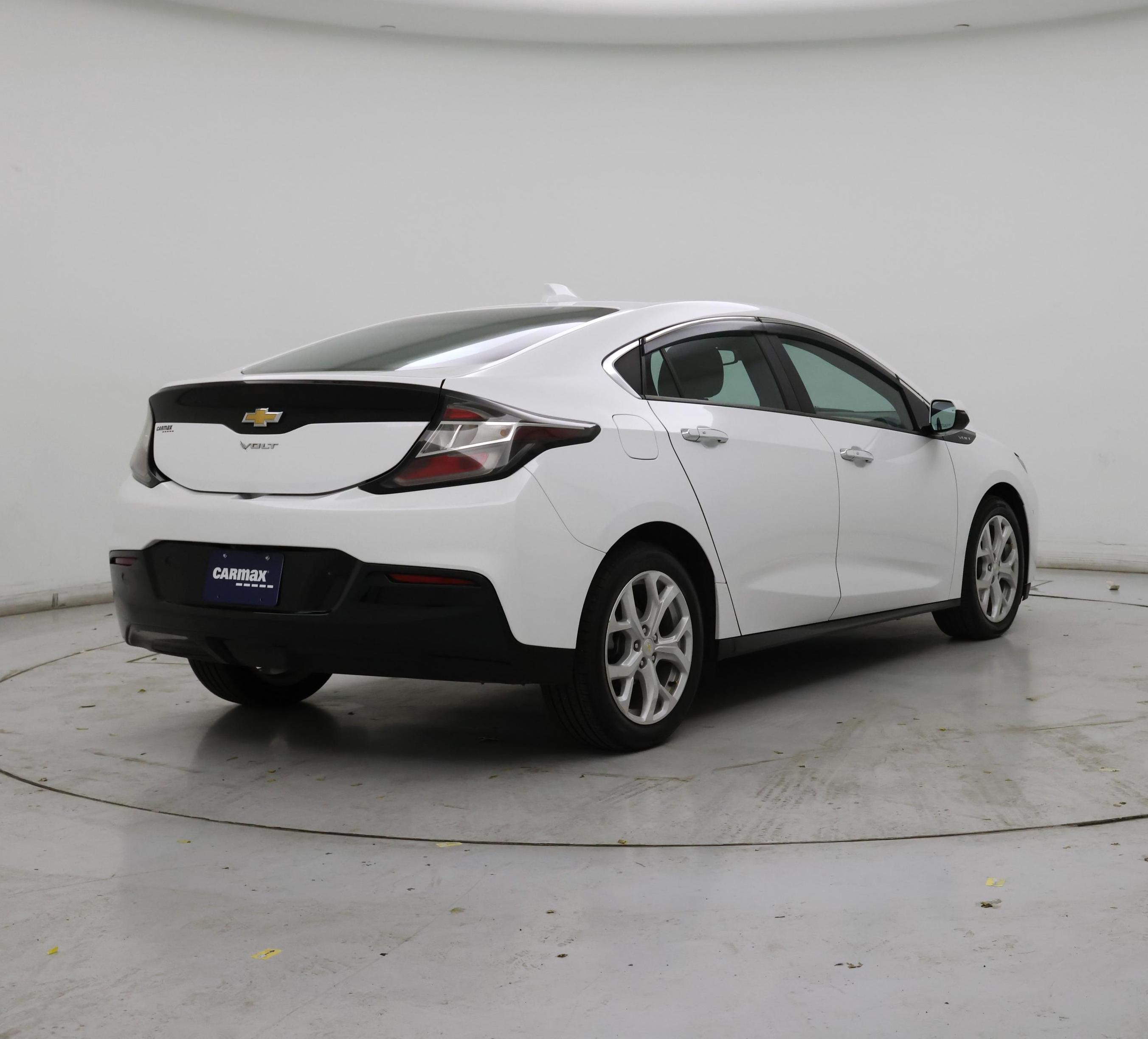 Thumbnail: 2017 Chevrolet Volt - 8