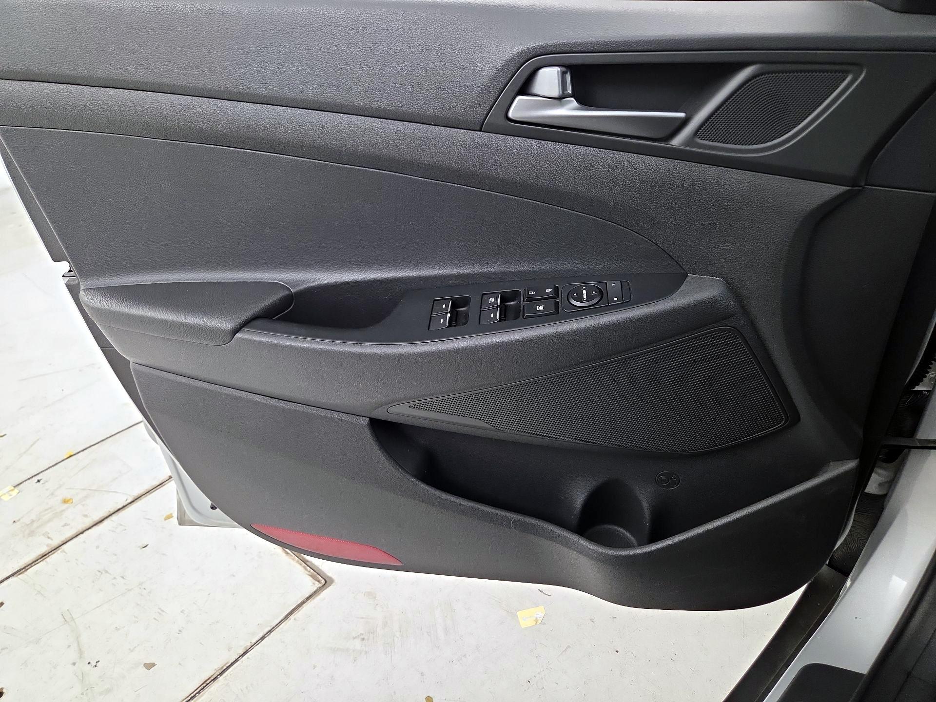 Thumbnail: 2016 Hyundai Tucson - 10