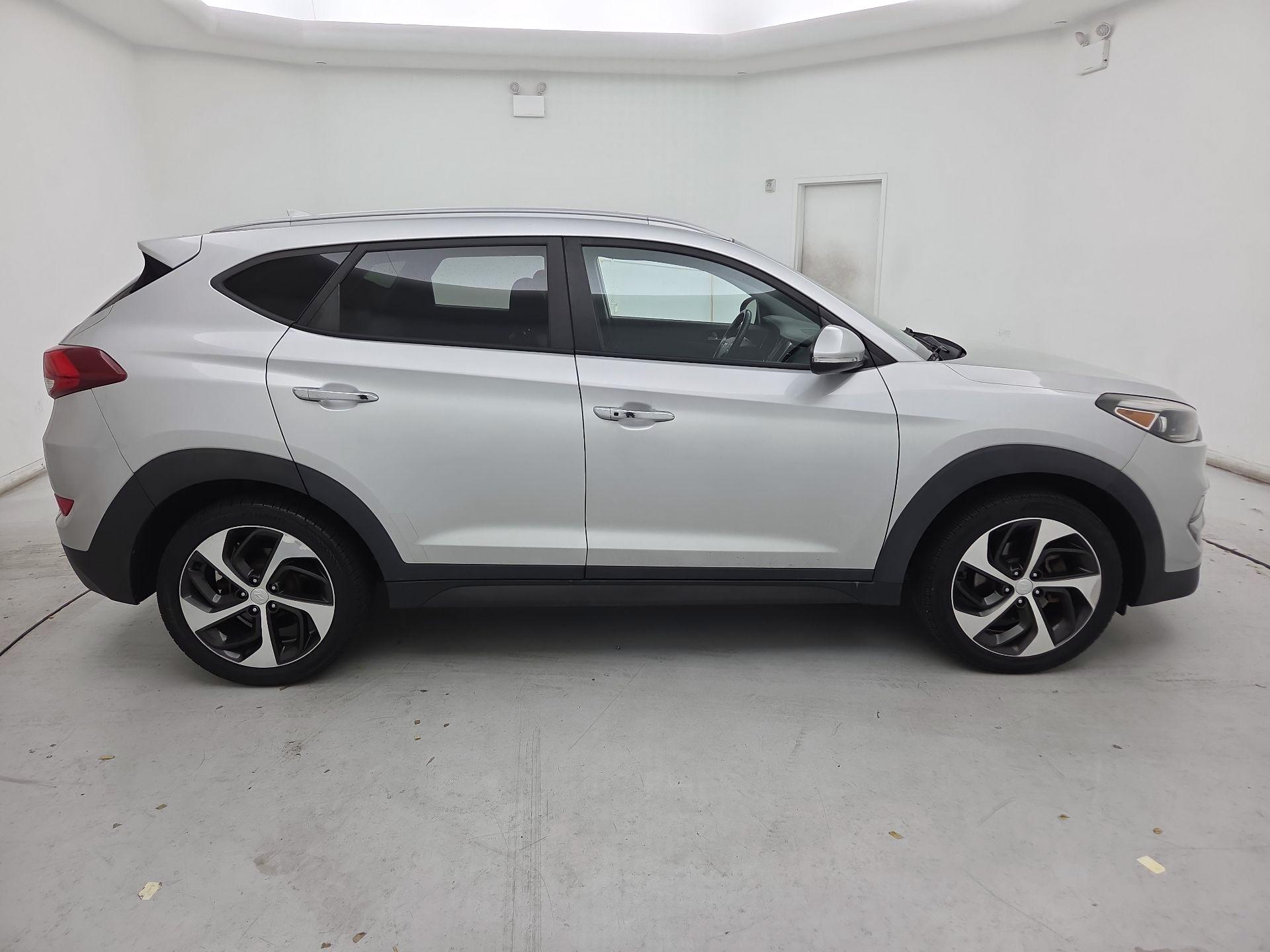 Thumbnail: 2016 Hyundai Tucson - 4