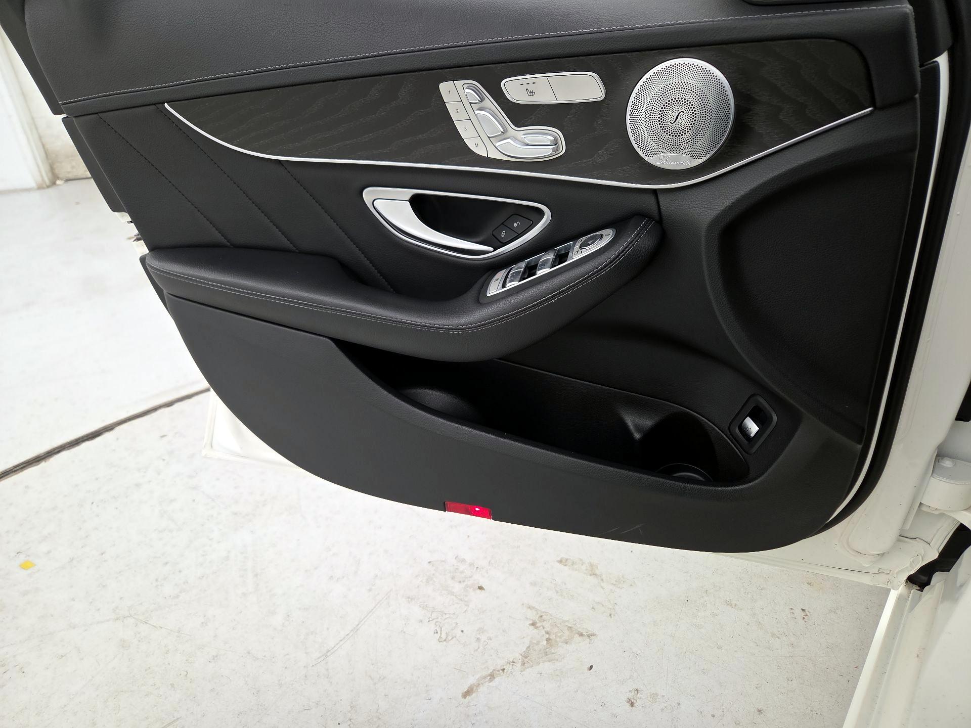 Thumbnail: 2015 Mercedes-Benz C-Class - 12