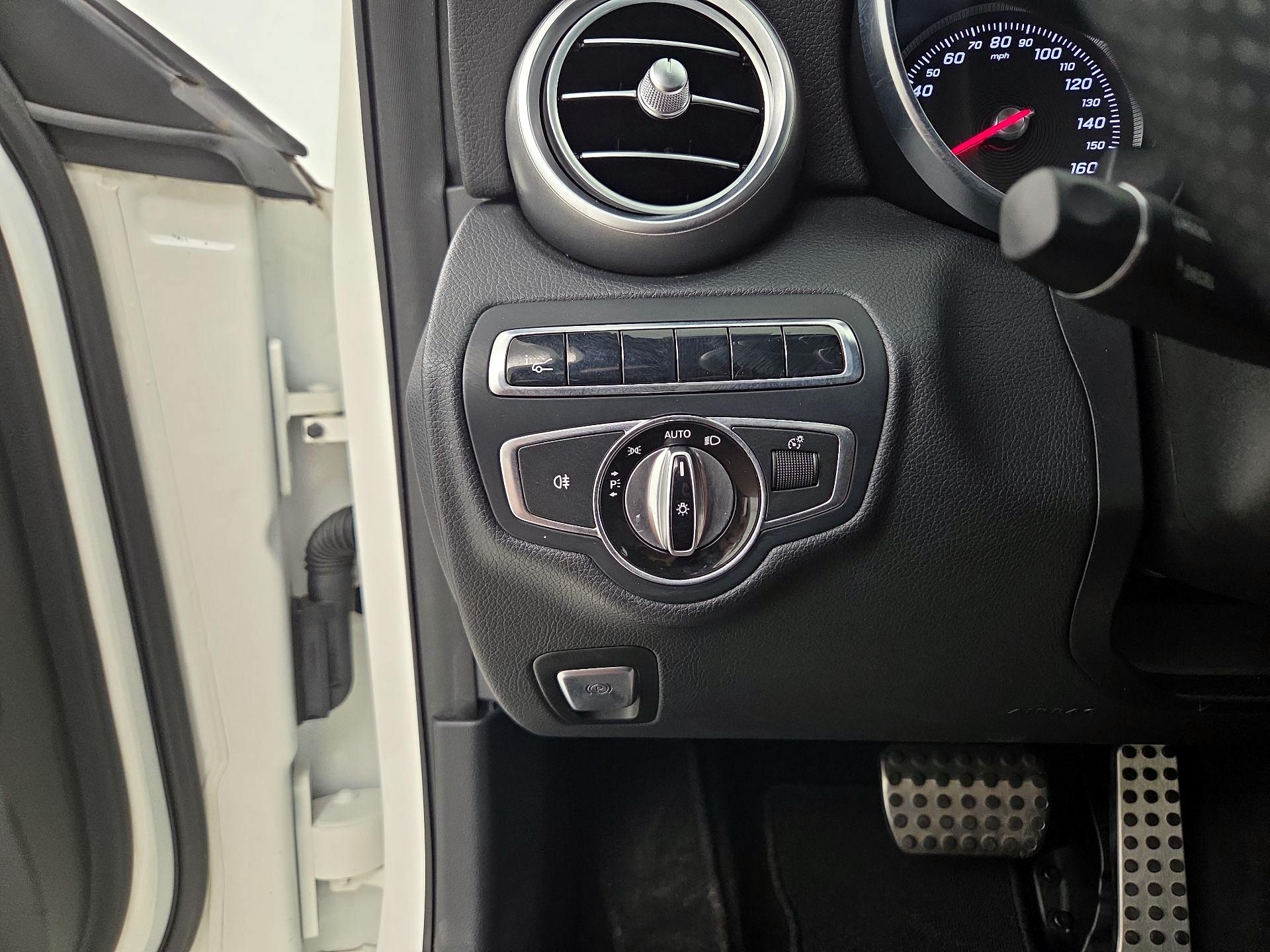 Thumbnail: 2015 Mercedes-Benz C-Class - 13