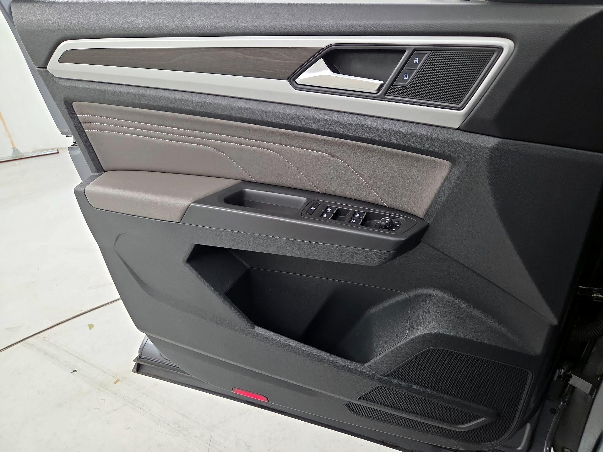 Thumbnail: 2023 Volkswagen Atlas - 11