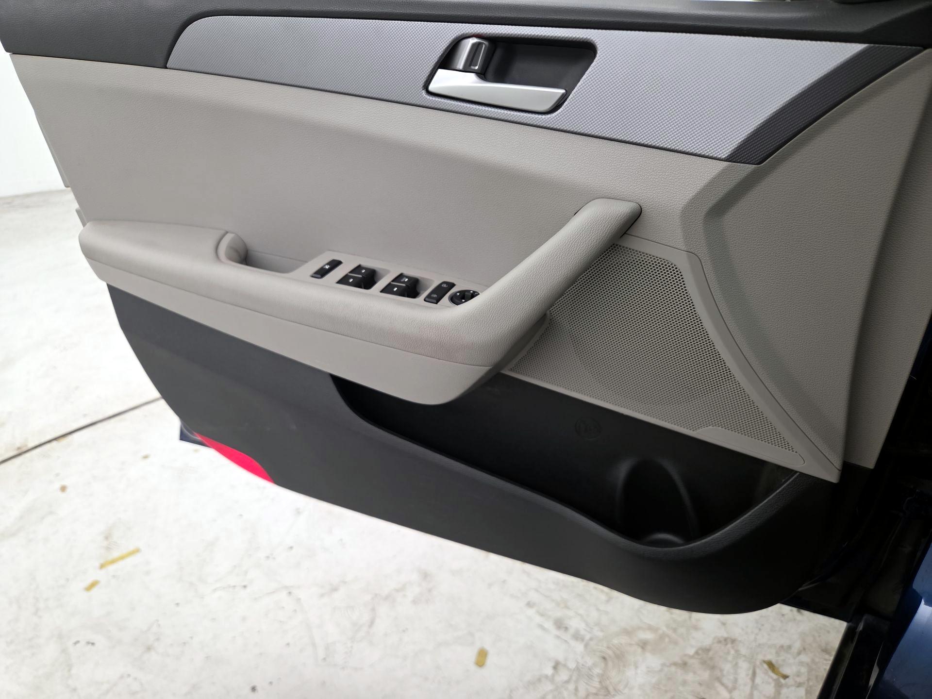 Thumbnail: 2017 Hyundai Sonata - 10