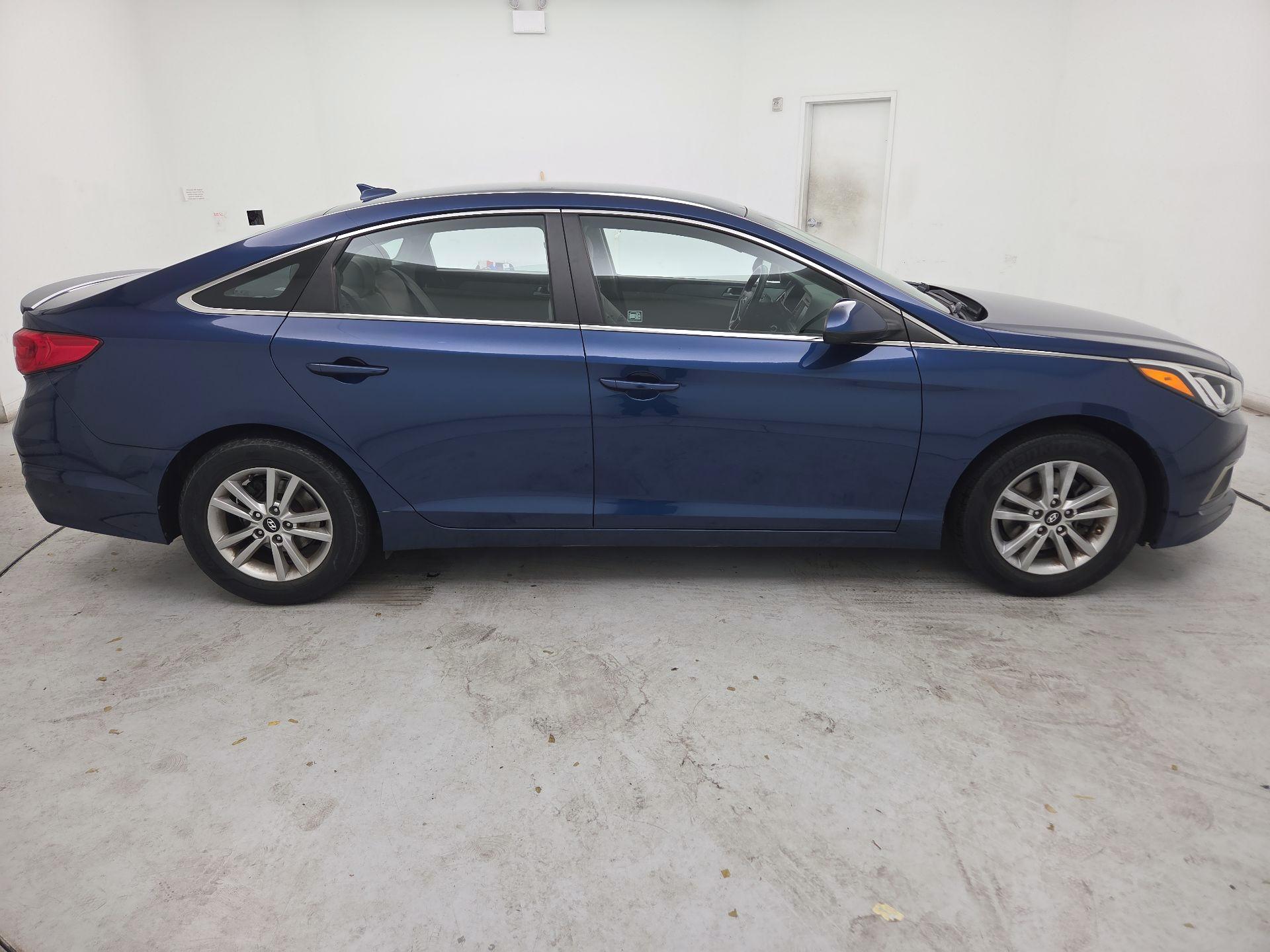 Thumbnail: 2017 Hyundai Sonata - 4