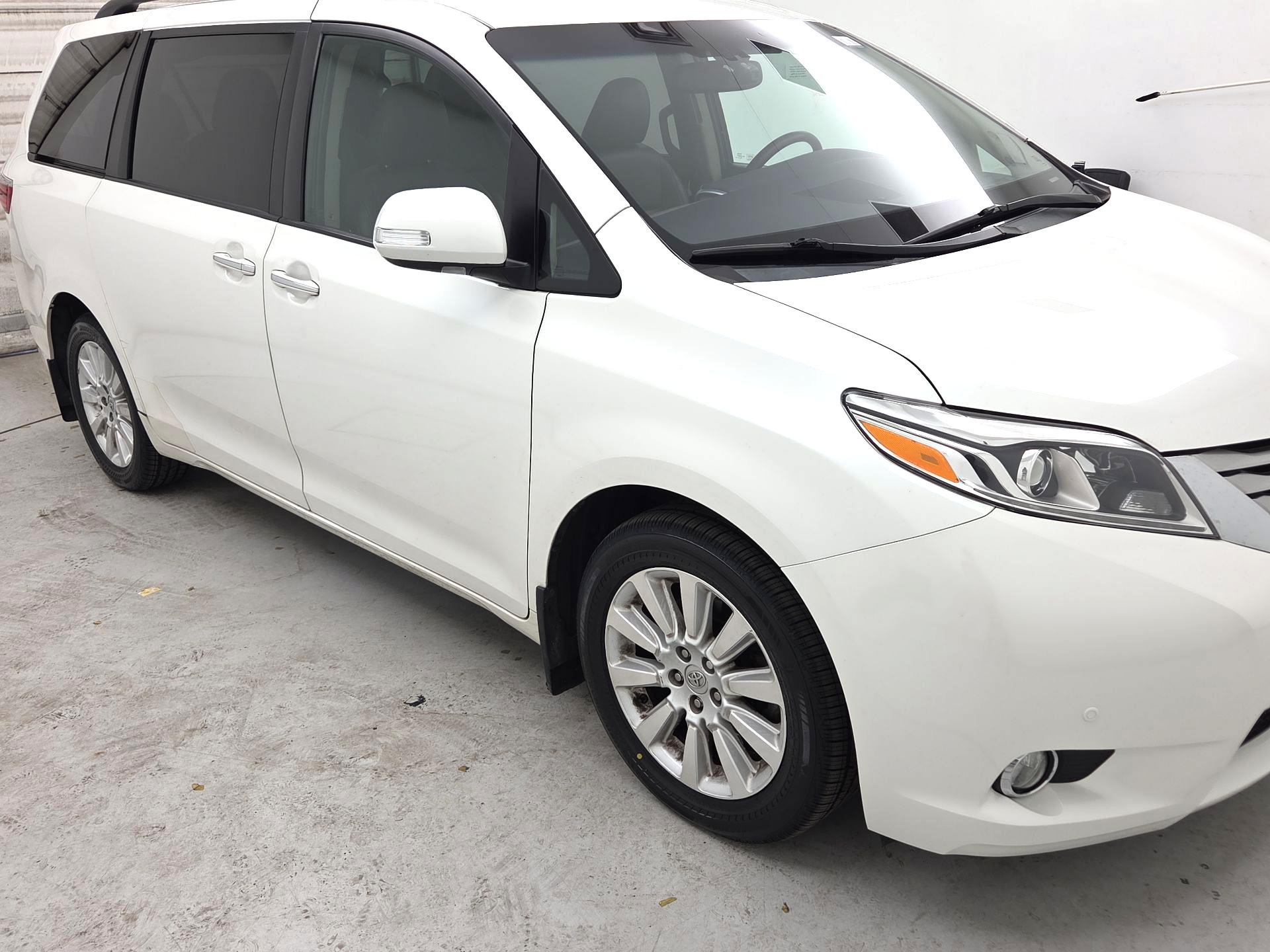 Thumbnail: 2015 Toyota Sienna - 1