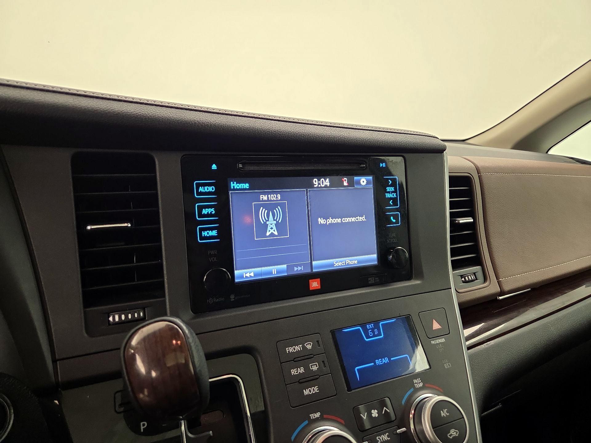 Thumbnail: 2015 Toyota Sienna - 13