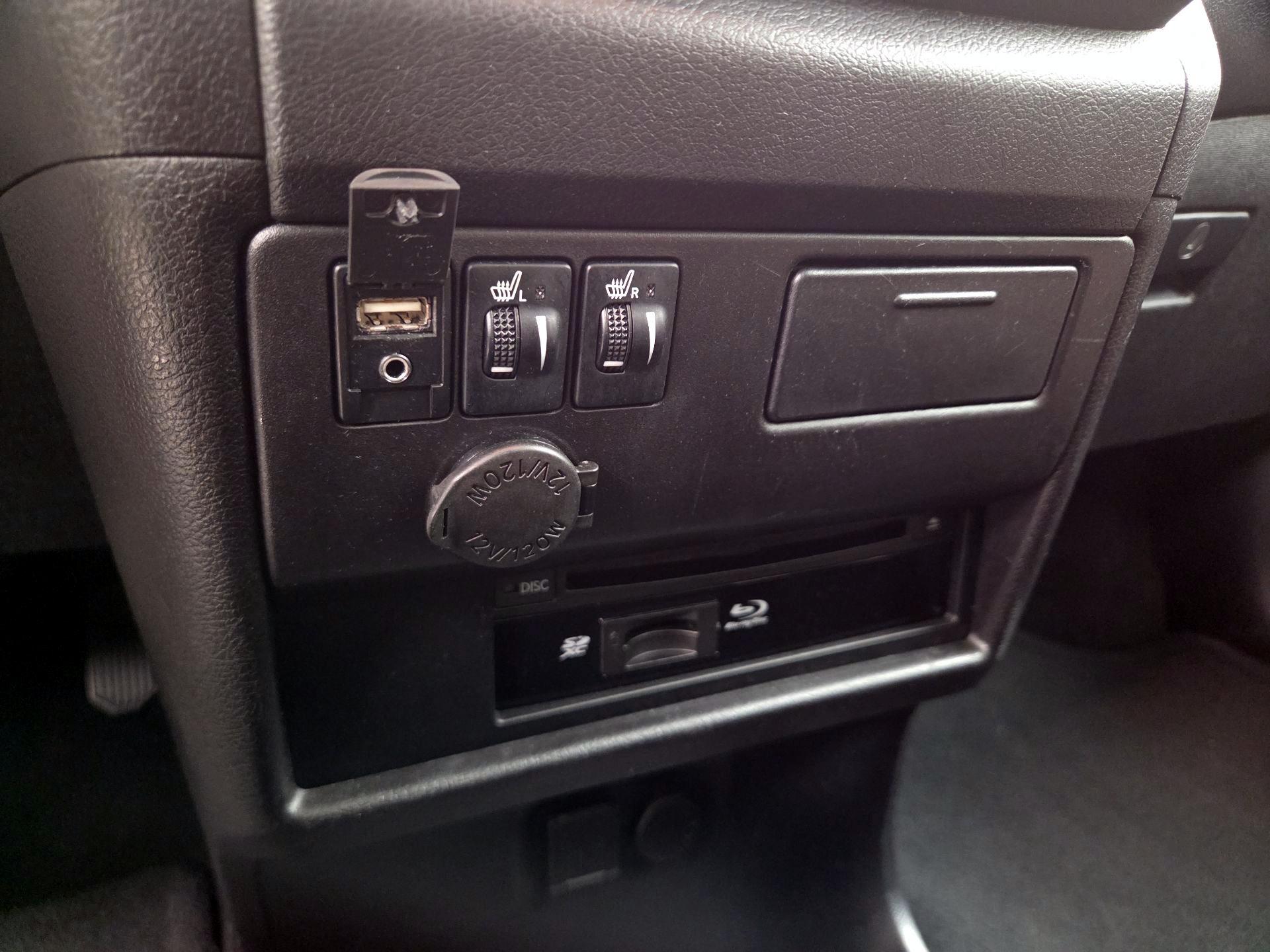 Thumbnail: 2015 Toyota Sienna - 16