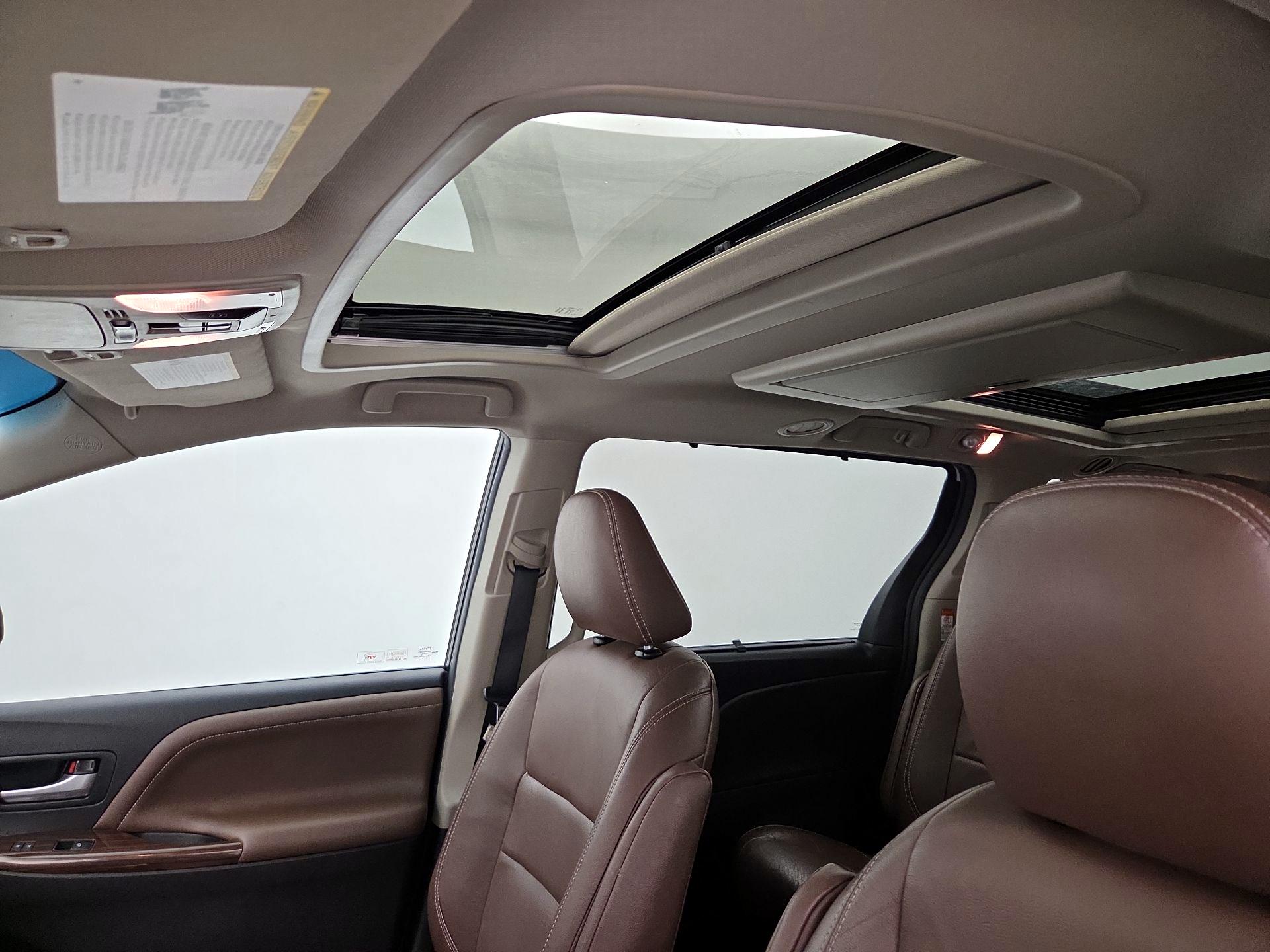 Thumbnail: 2015 Toyota Sienna - 17