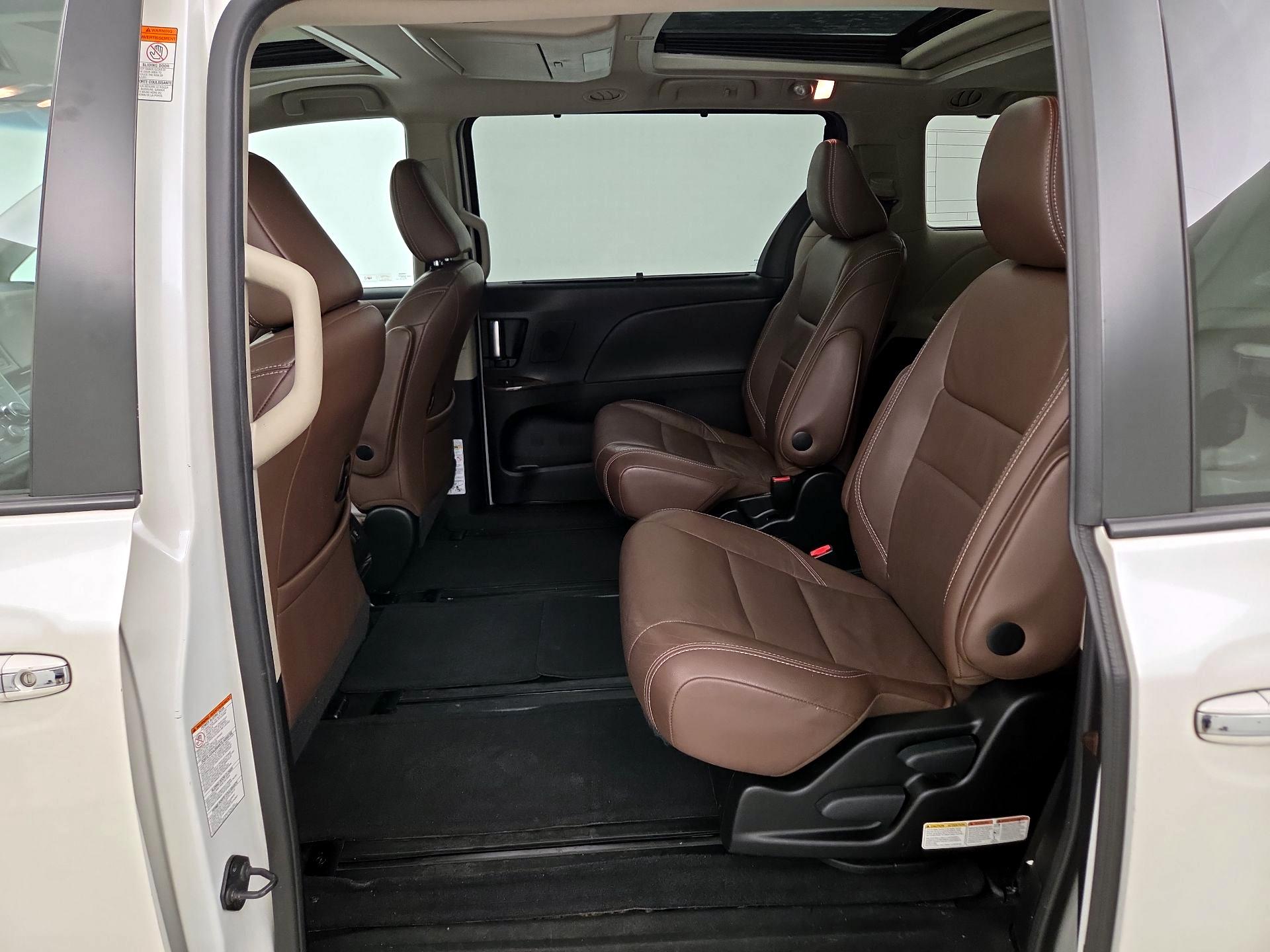 Thumbnail: 2015 Toyota Sienna - 18