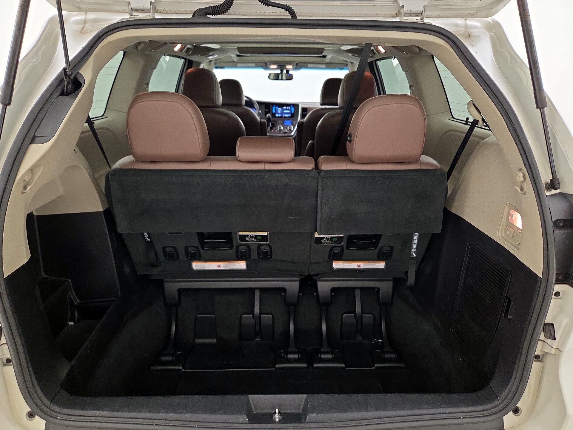 Thumbnail: 2015 Toyota Sienna - 20