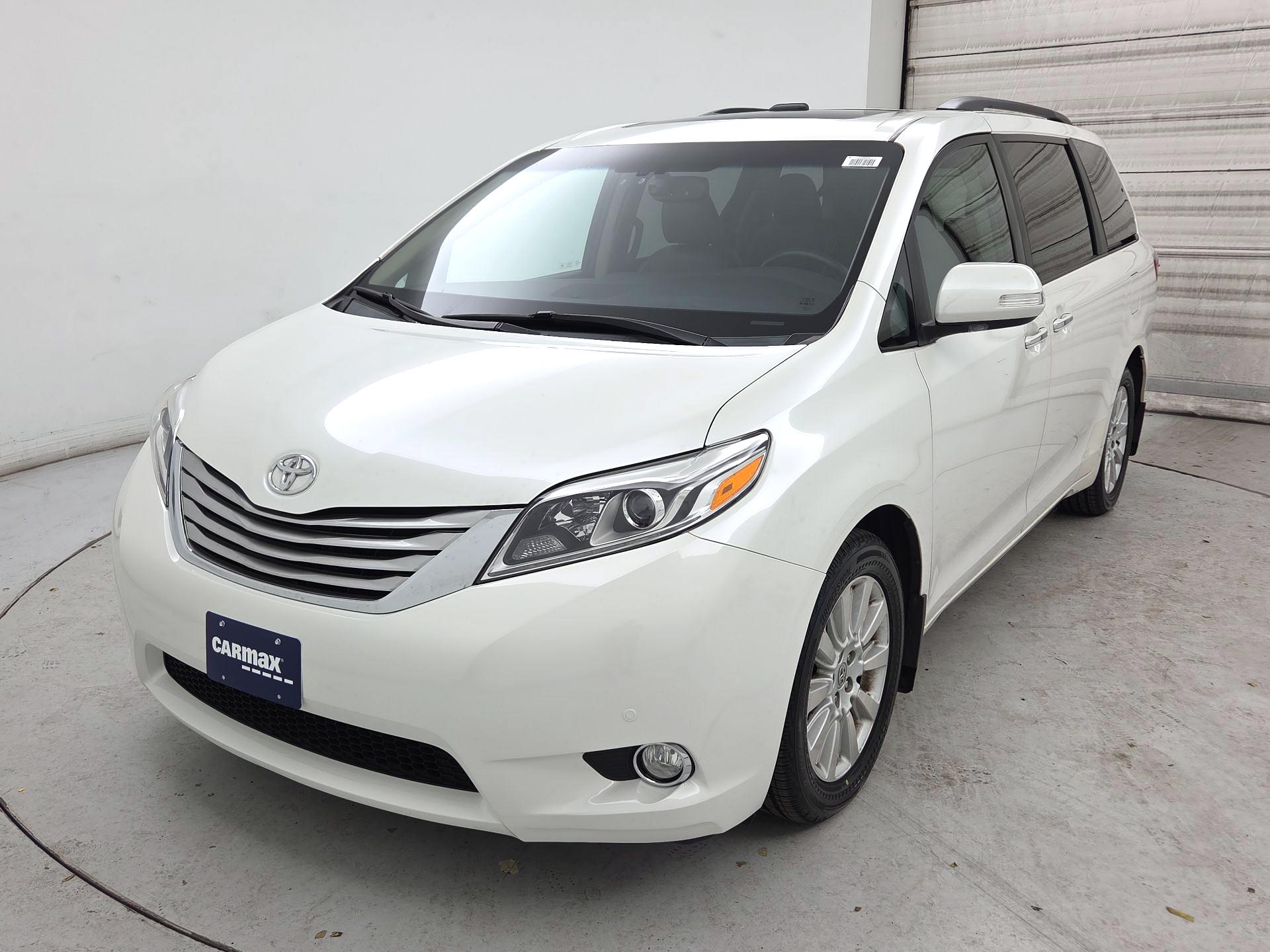 Thumbnail: 2015 Toyota Sienna - 3