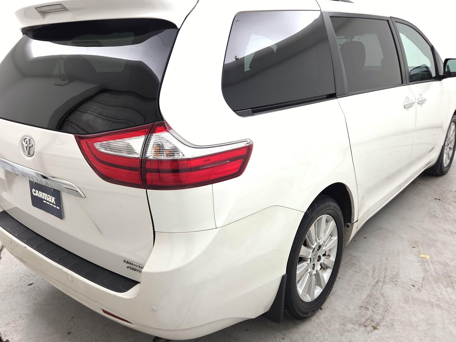 Thumbnail: 2015 Toyota Sienna - 5