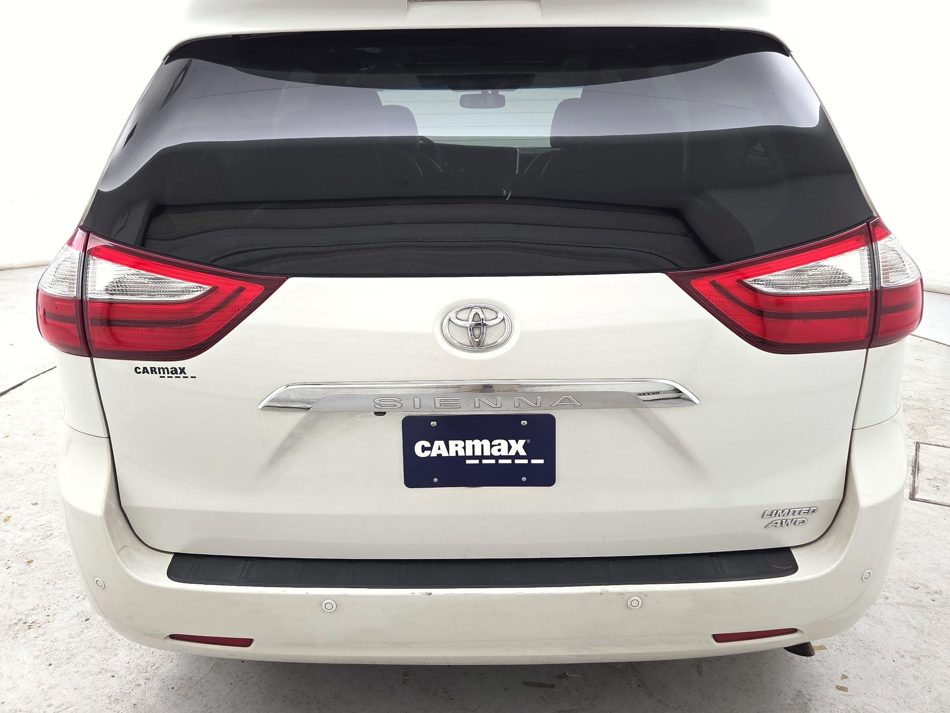 Thumbnail: 2015 Toyota Sienna - 6