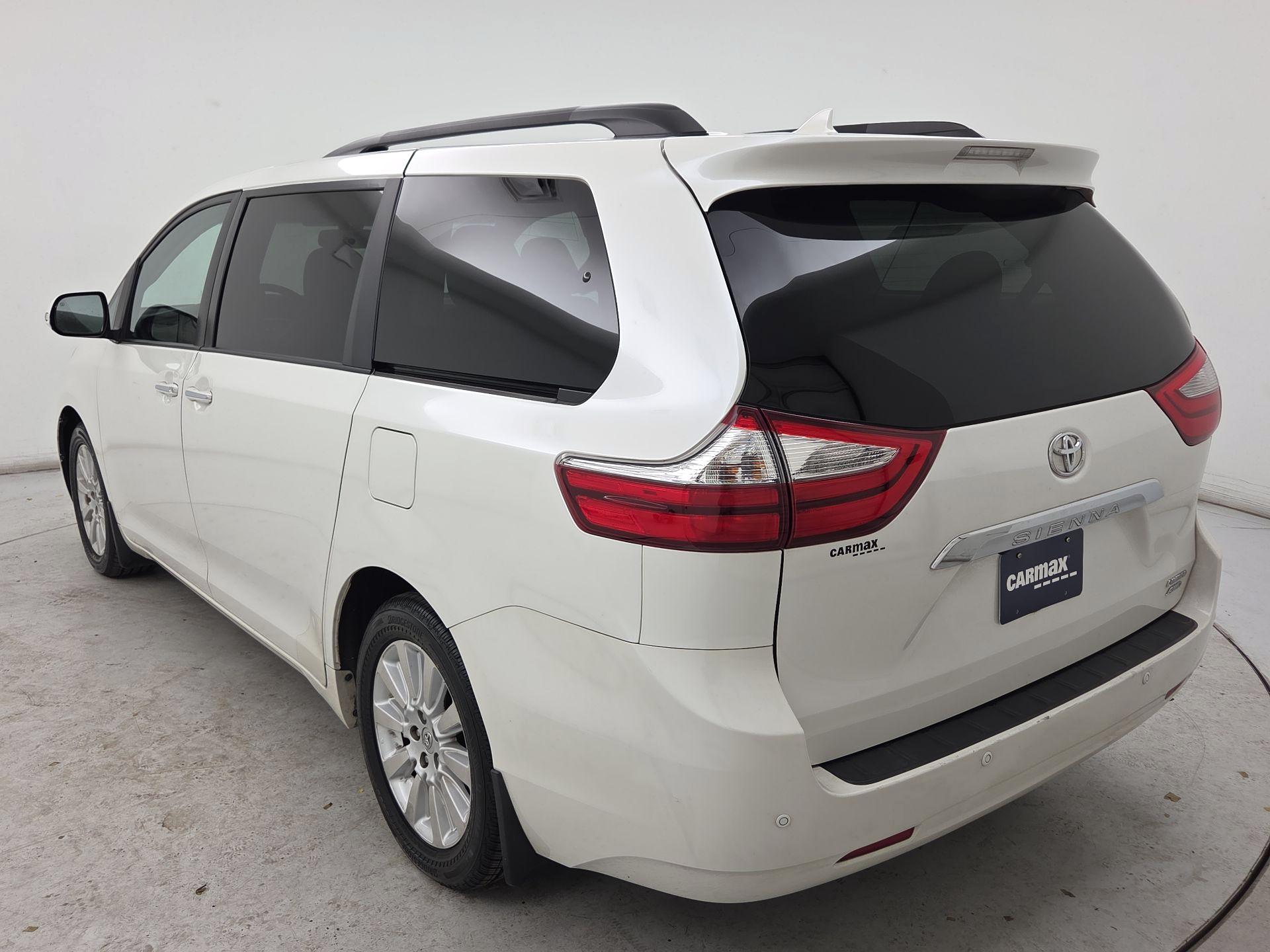 Thumbnail: 2015 Toyota Sienna - 7