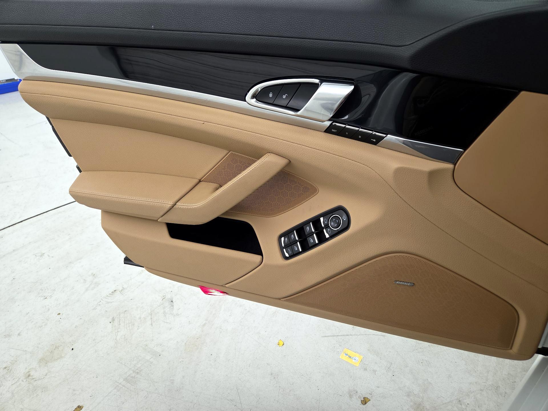 Thumbnail: 2015 Porsche Panamera - 12