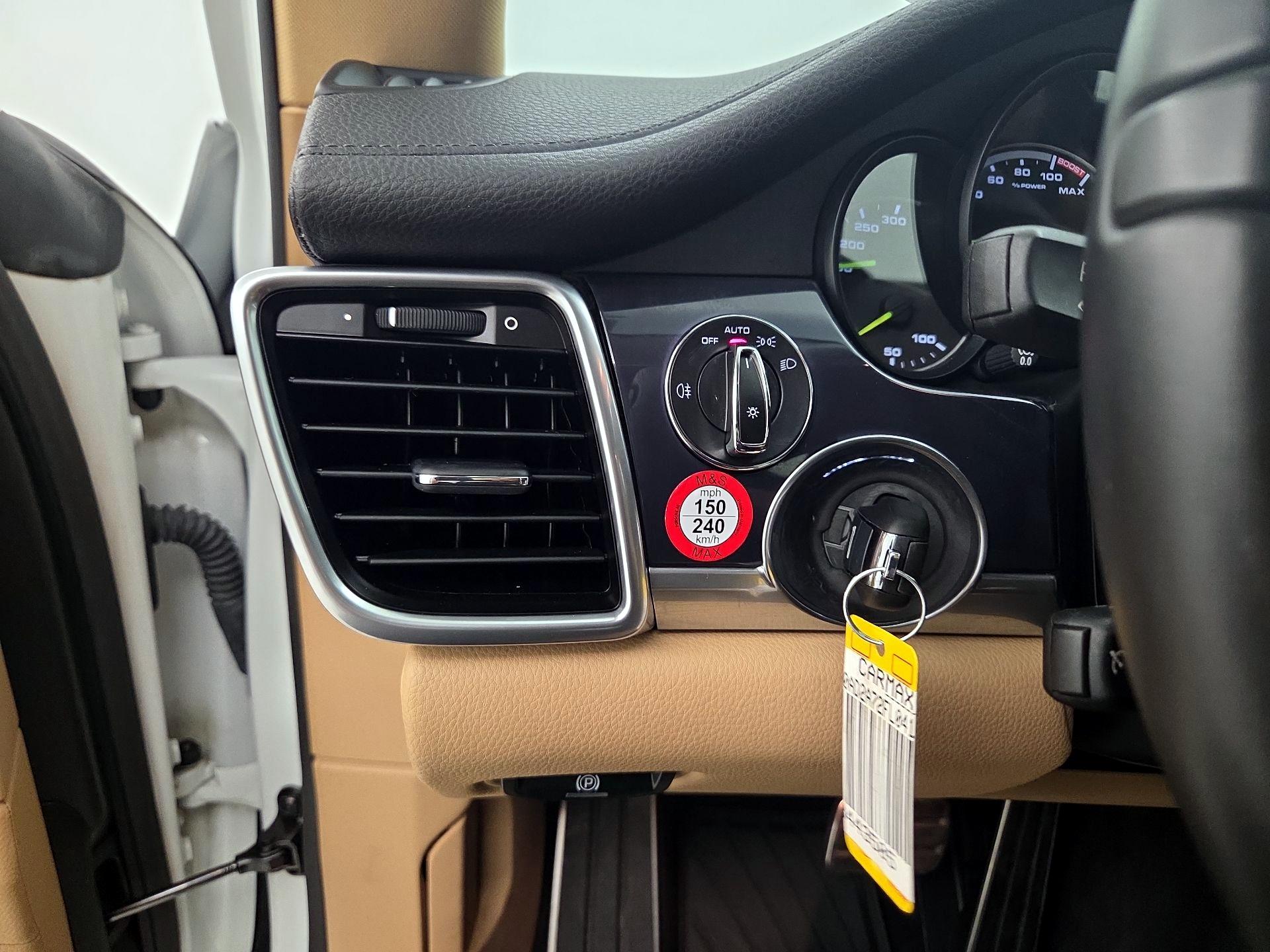 Thumbnail: 2015 Porsche Panamera - 13