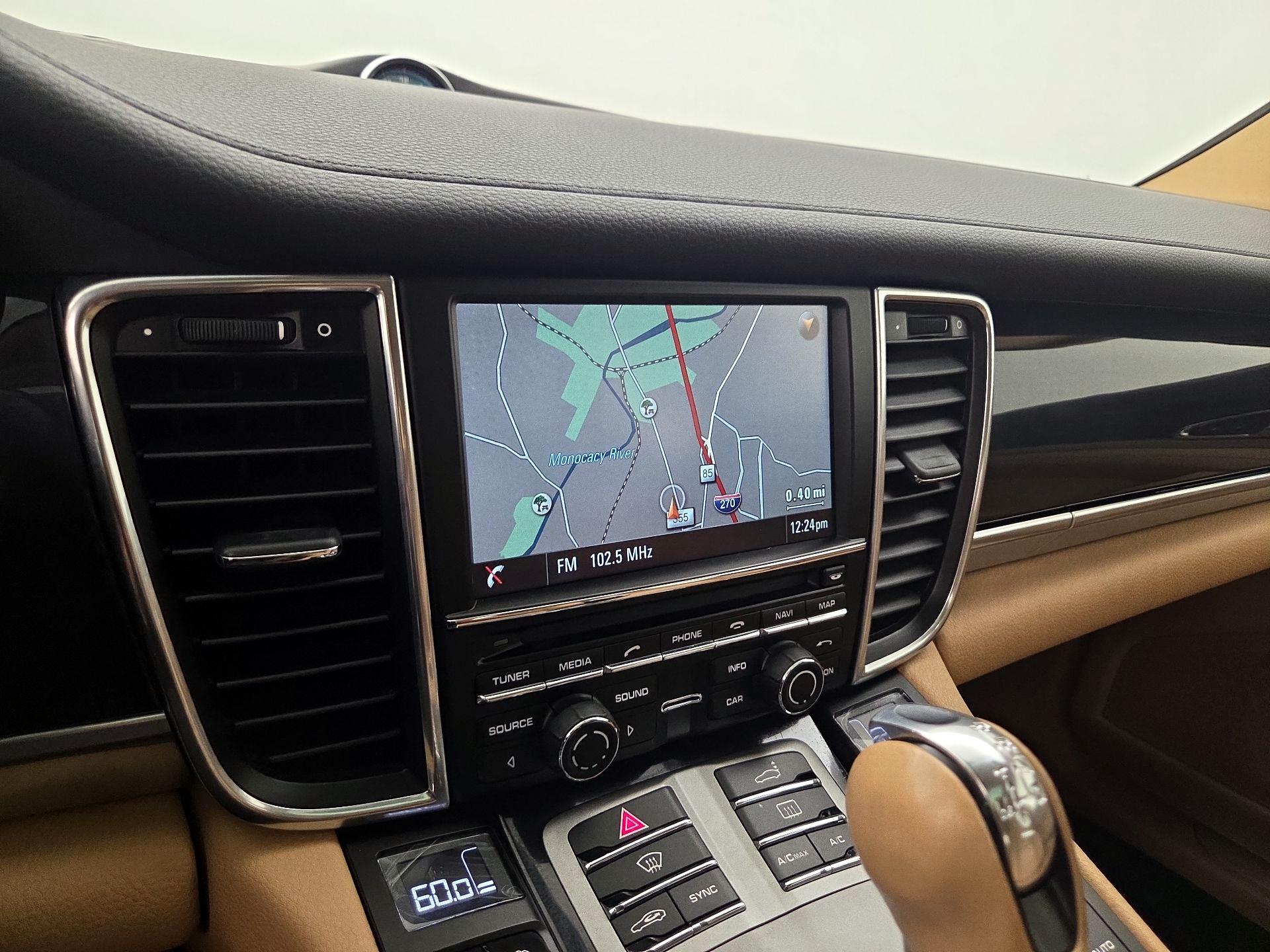 Thumbnail: 2015 Porsche Panamera - 14