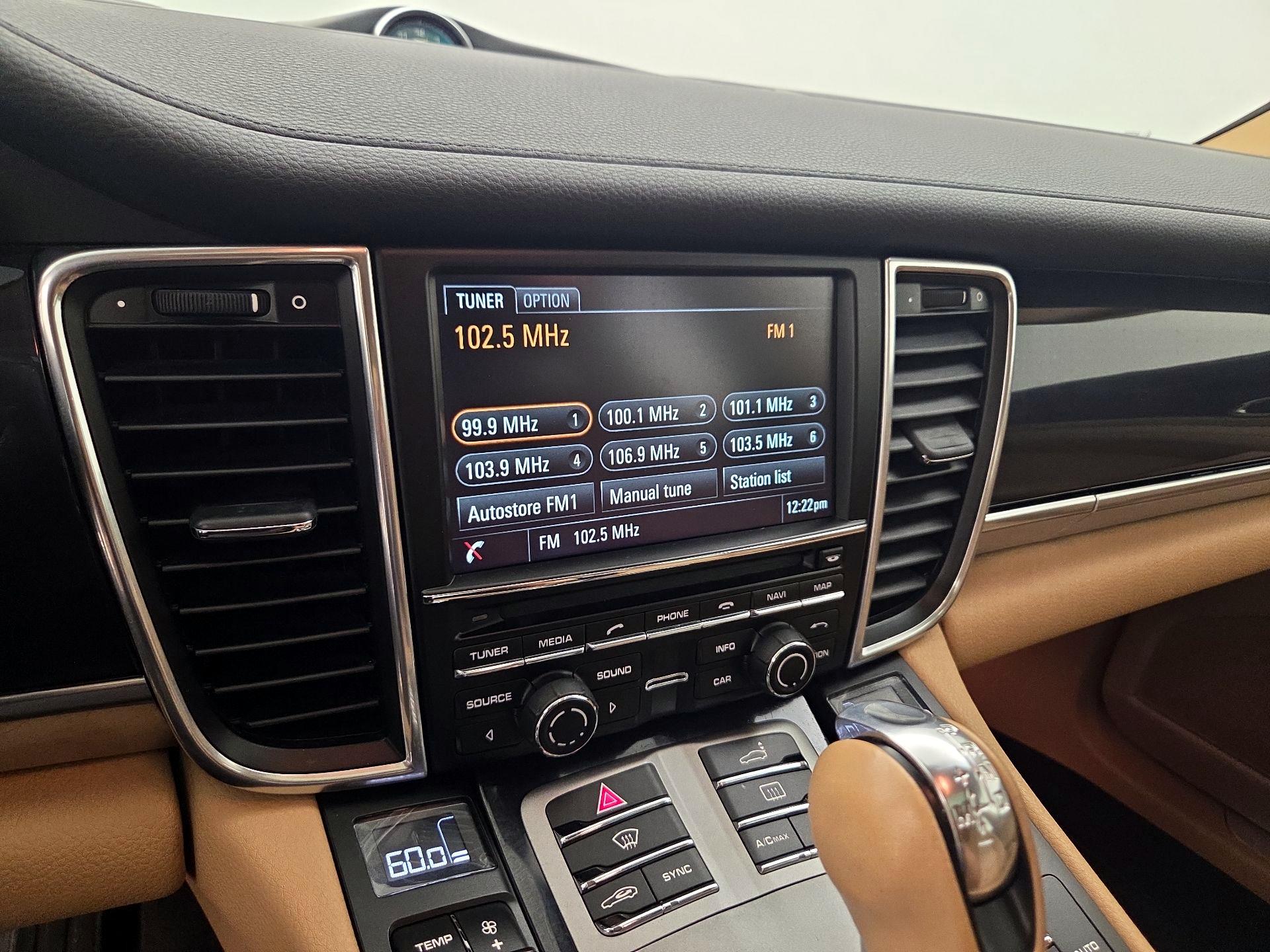 Thumbnail: 2015 Porsche Panamera - 16